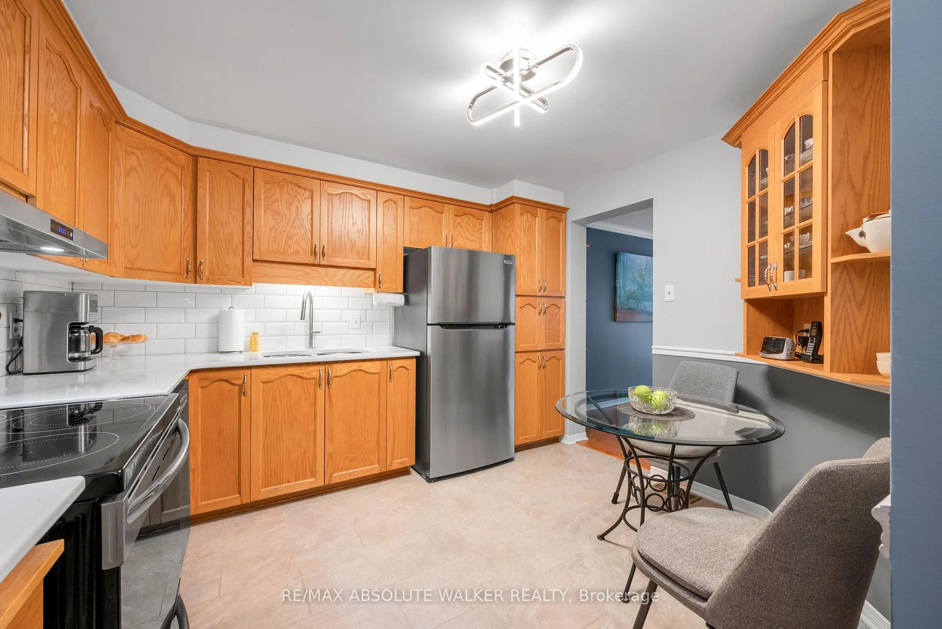 Photo 11 of 6169 Oak Meadows Drive, Ottawa, Chapel Hill — HOMEH