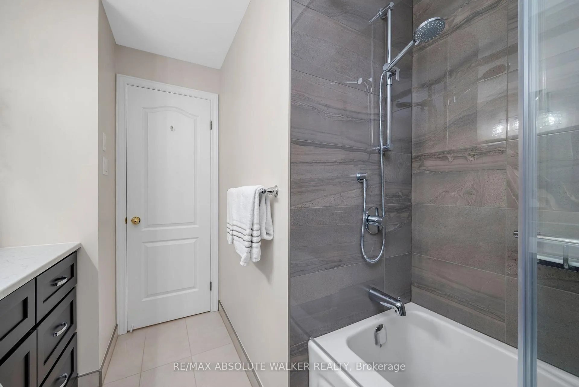 Photo 27 of 6169 Oak Meadows Drive, Ottawa, Chapel Hill — HOMEH