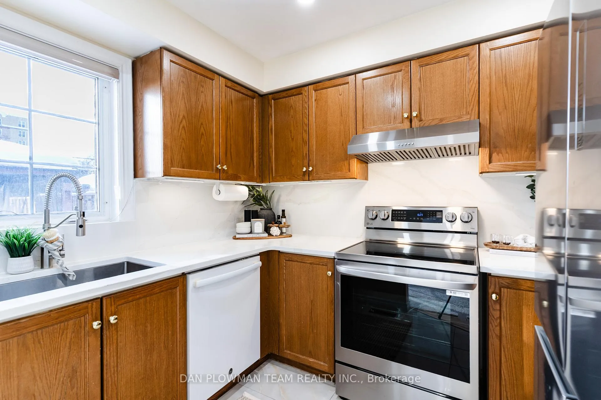 Photo 17 of 8 Oglevie Drive, Whitby, Pringle Creek — HOMEH