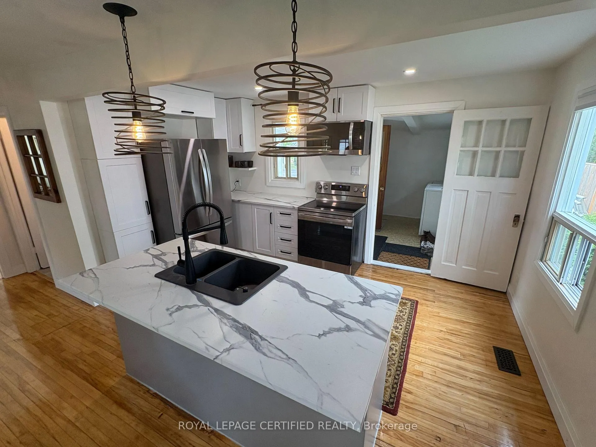 Photo 4 of 139 Memorial Avenue, Orillia — HOMEH