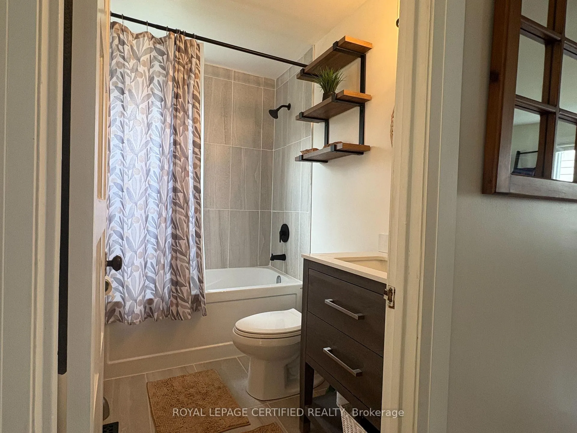 Photo 8 of 139 Memorial Avenue, Orillia — HOMEH