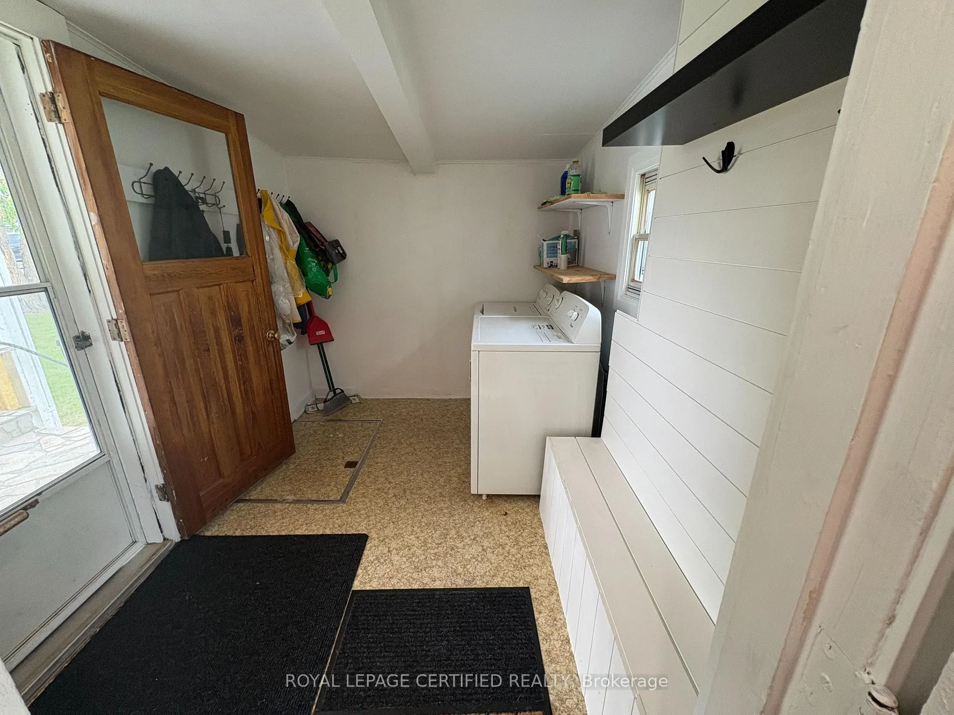Photo 11 of 139 Memorial Avenue, Orillia — HOMEH