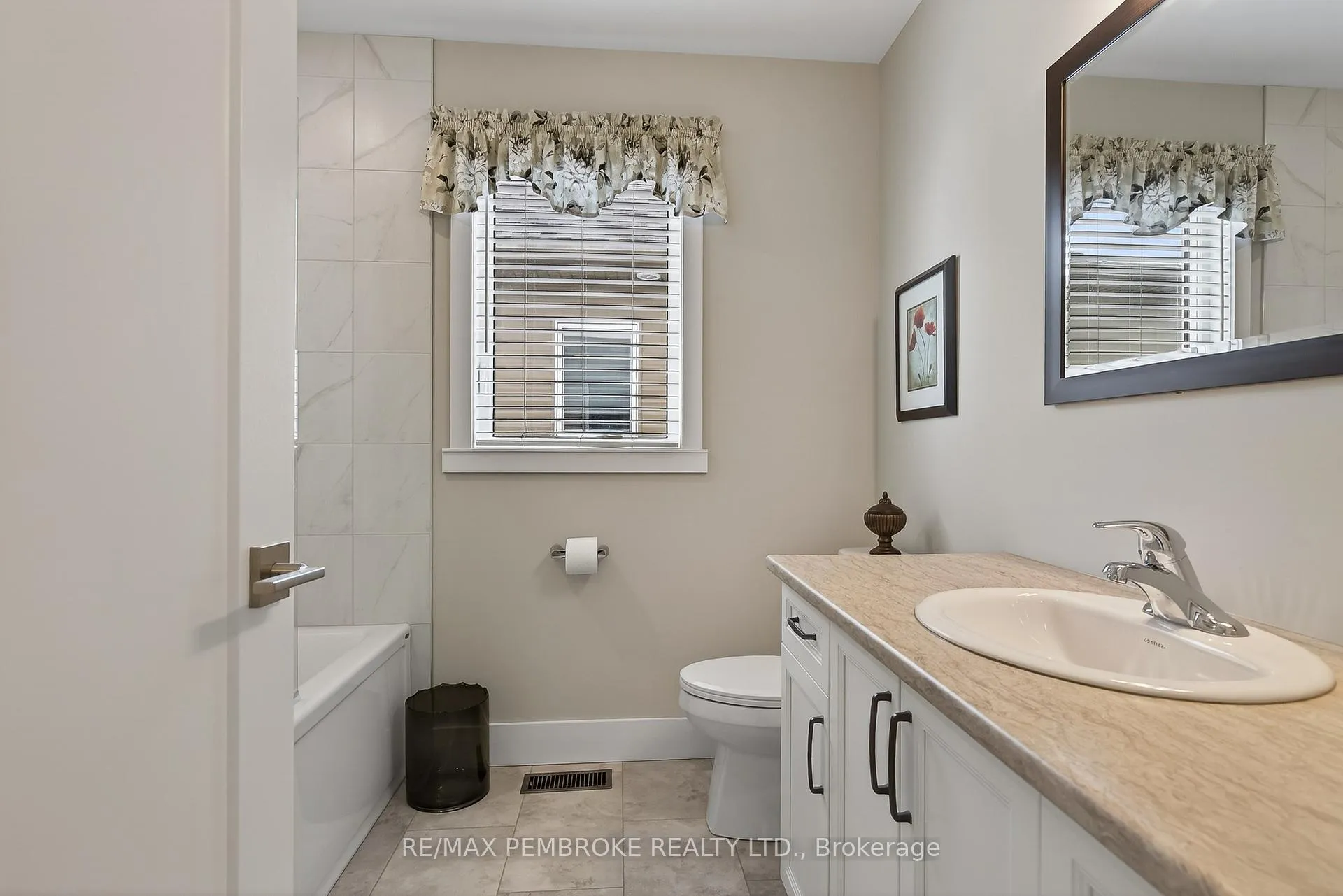 Photo 32 of 347 Nelson Street, Pembroke — HOMEH