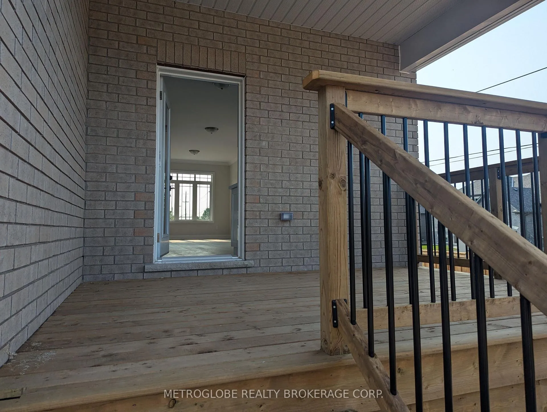 Photo 7 of 2 Joanne Crescent, Wasaga Beach — HOMEH