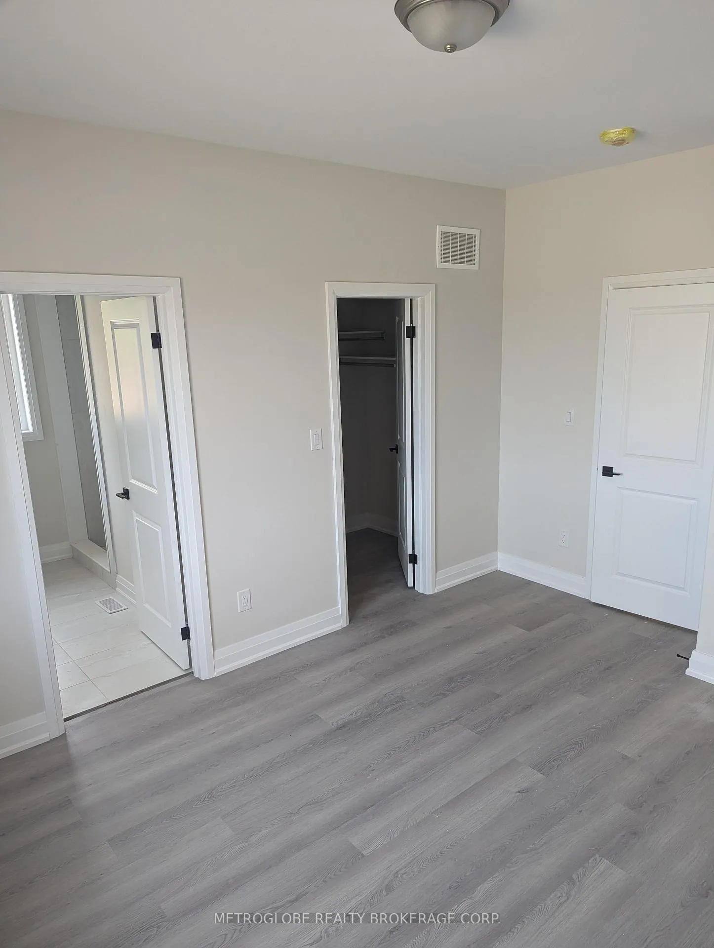 Photo 12 of 2 Joanne Crescent, Wasaga Beach — HOMEH