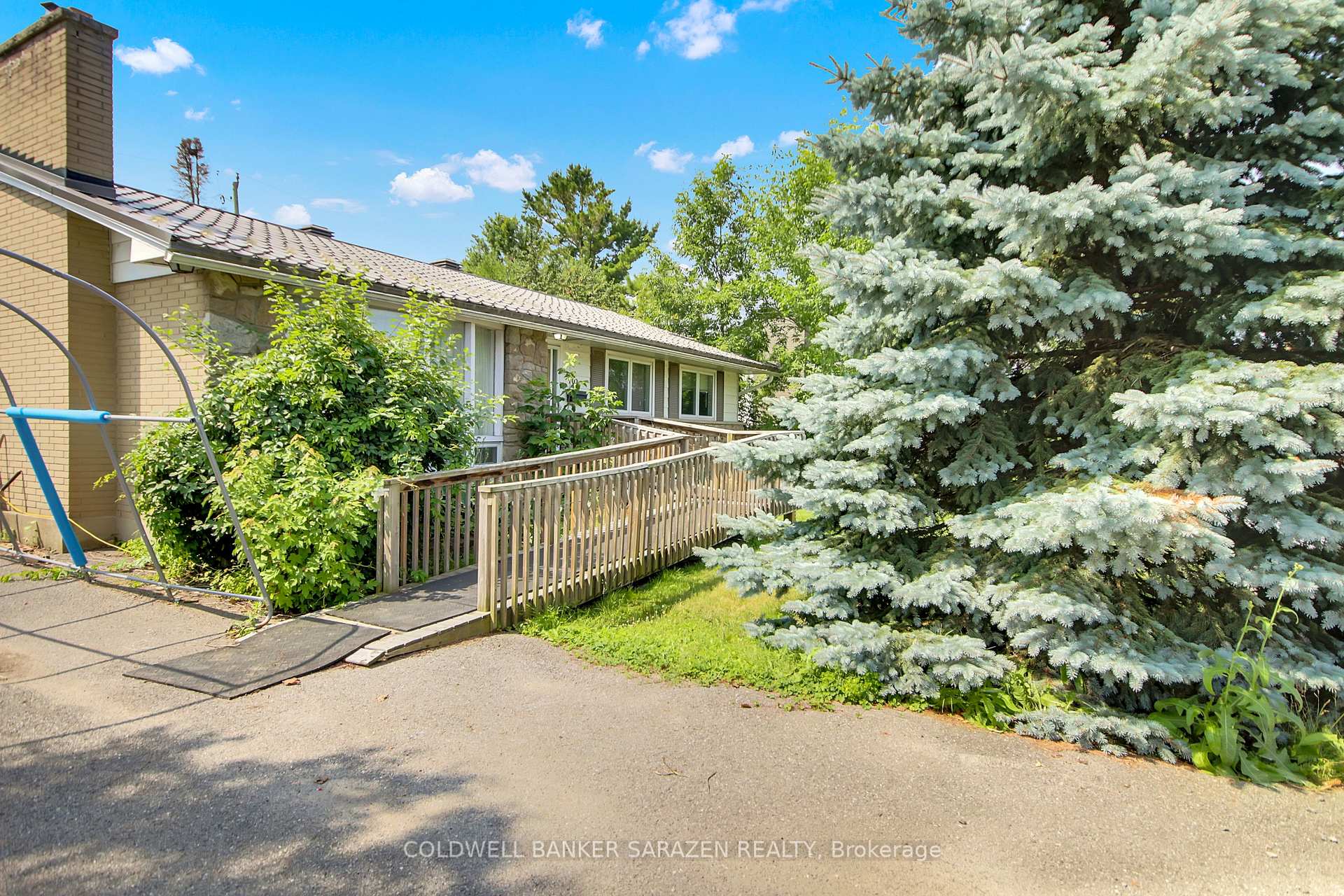 Photo 3 of 70 Viewmount Drive, Ottawa, Meadowlands/Crestview — HOMEH