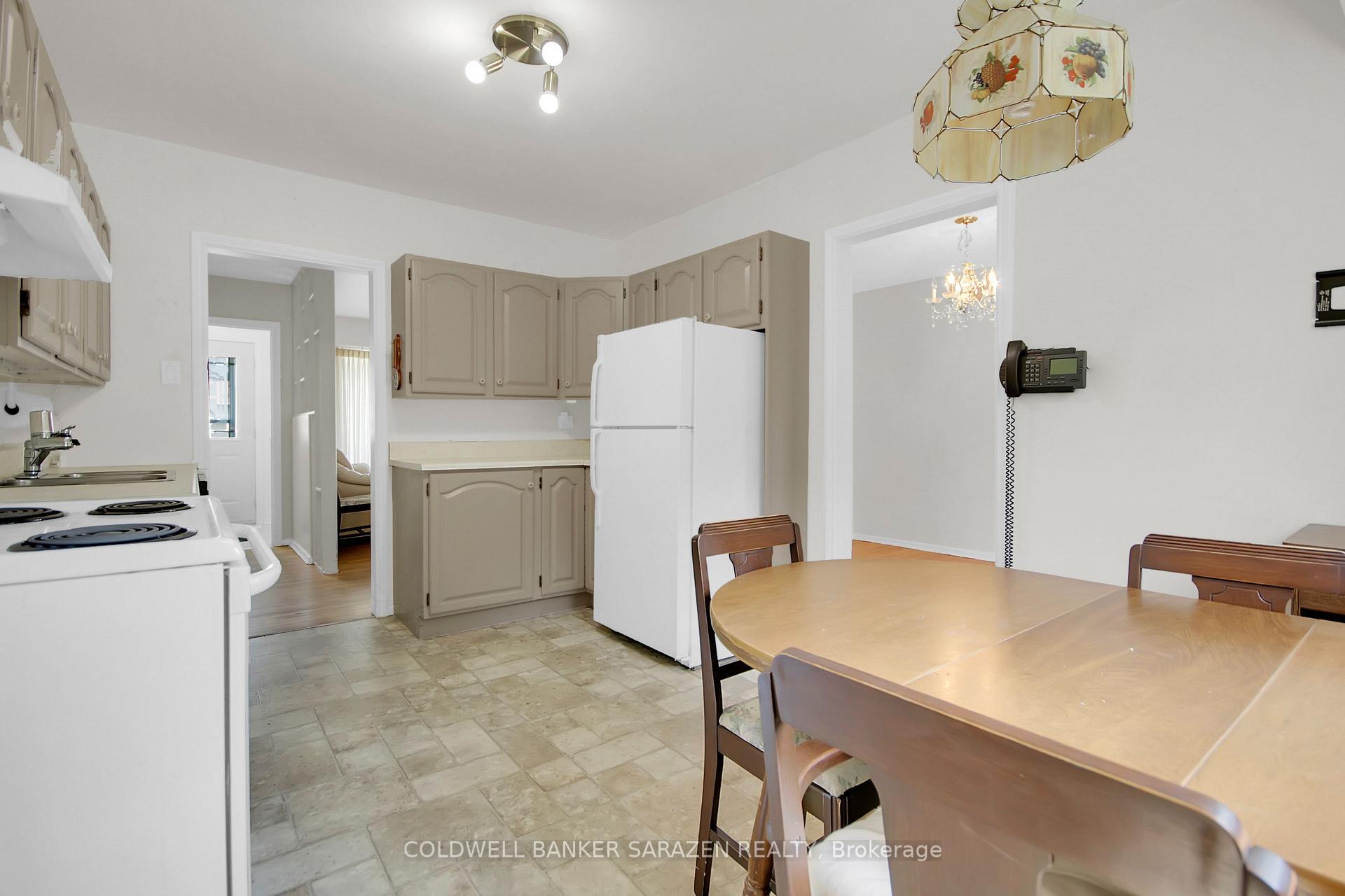 Photo 19 of 70 Viewmount Drive, Ottawa, Meadowlands/Crestview — HOMEH