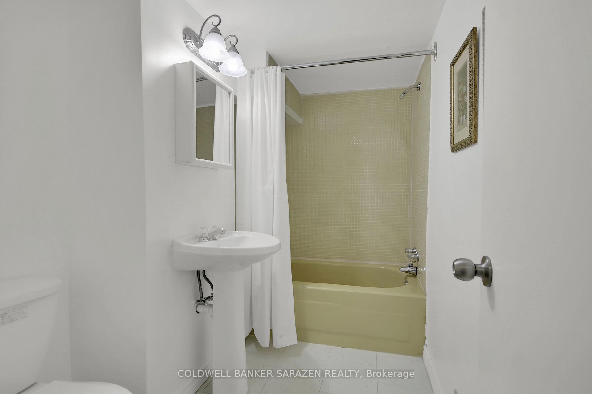 Photo 41 of 70 Viewmount Drive, Ottawa, Meadowlands/Crestview — HOMEH