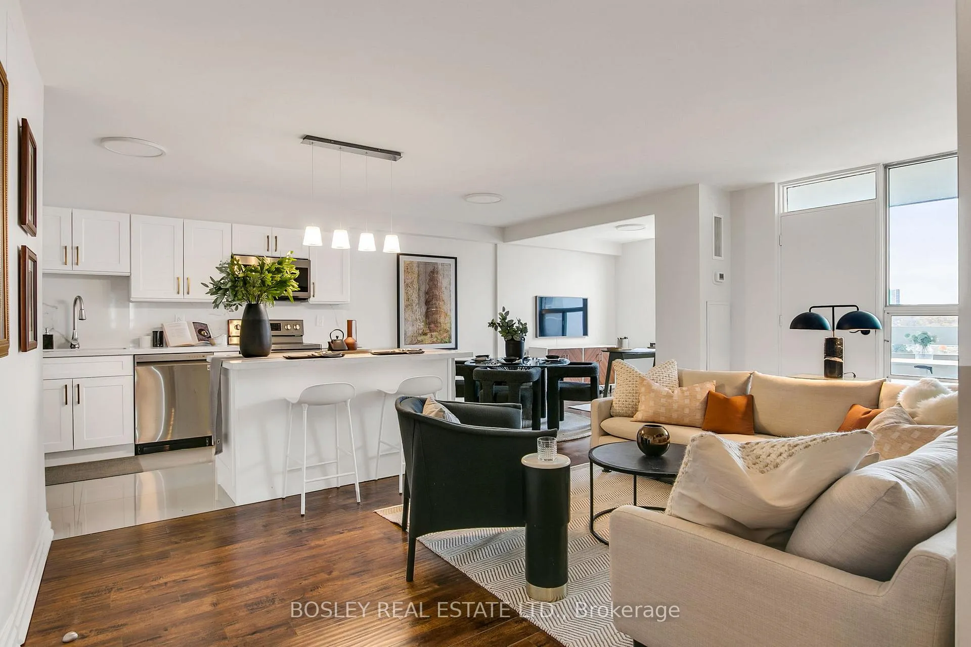 Photo 3 of Unit 1411, 10 Edgecliff Golfway, Toronto, Flemingdon Park — HOMEH