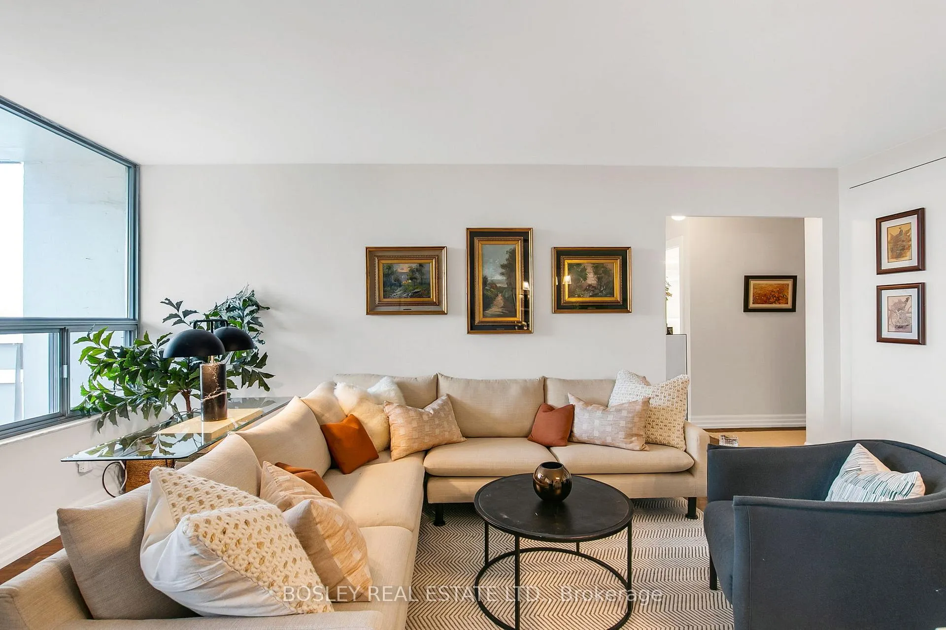 Photo 4 of Unit 1411, 10 Edgecliff Golfway, Toronto, Flemingdon Park — HOMEH