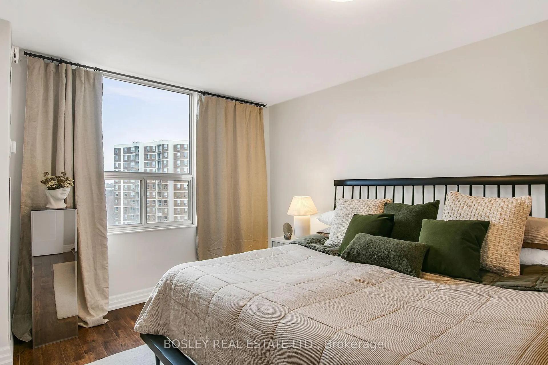 Photo 22 of Unit 1411, 10 Edgecliff Golfway, Toronto, Flemingdon Park — HOMEH