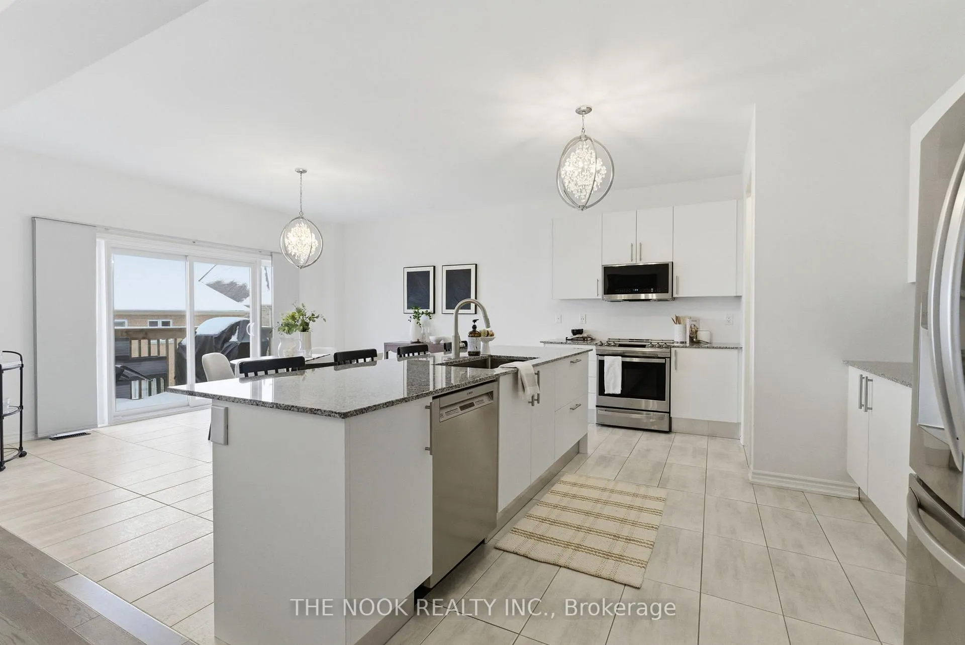 Photo 4 of 141 Lyle Drive, Clarington, Bowmanville — HOMEH