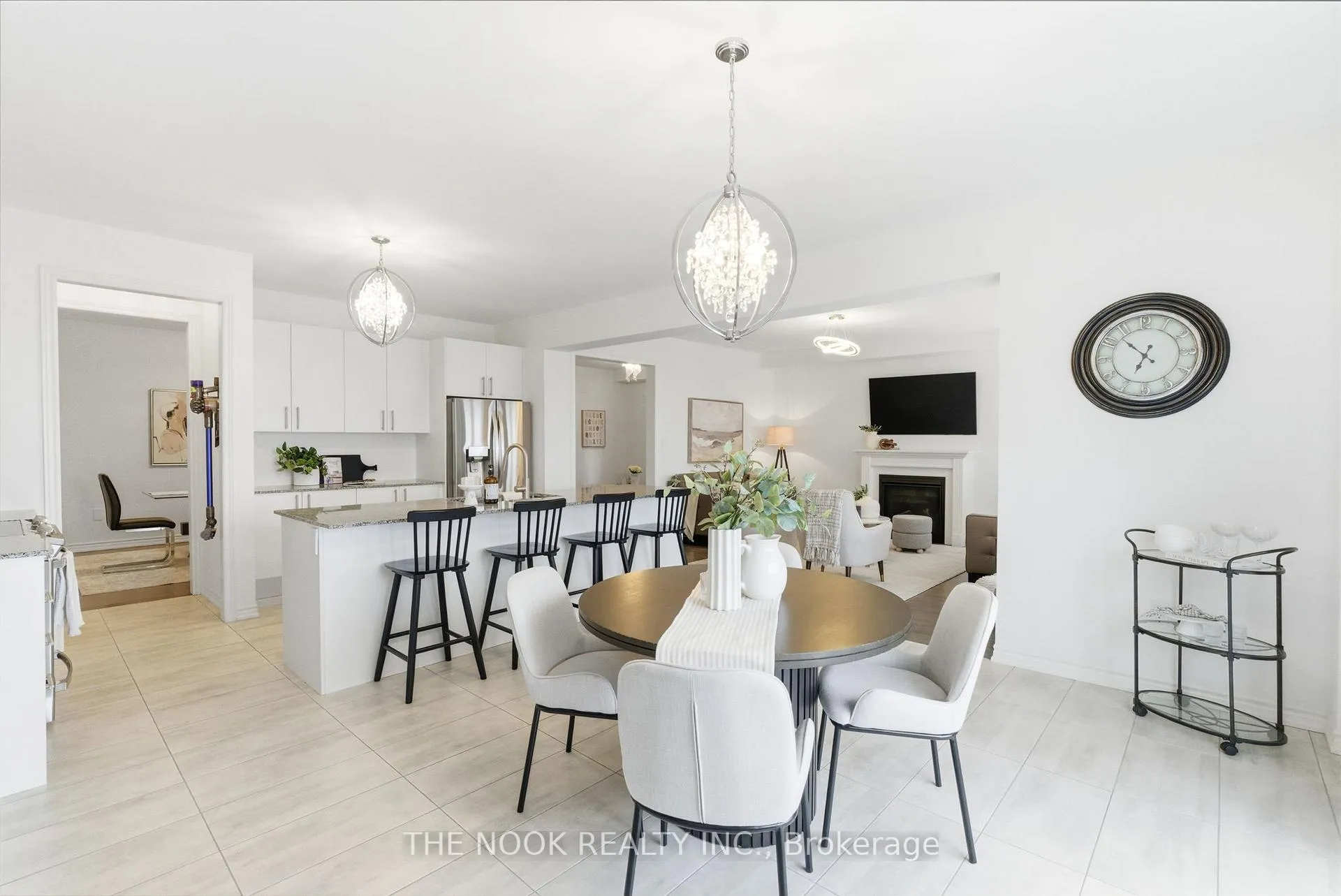 Photo 9 of 141 Lyle Drive, Clarington, Bowmanville — HOMEH
