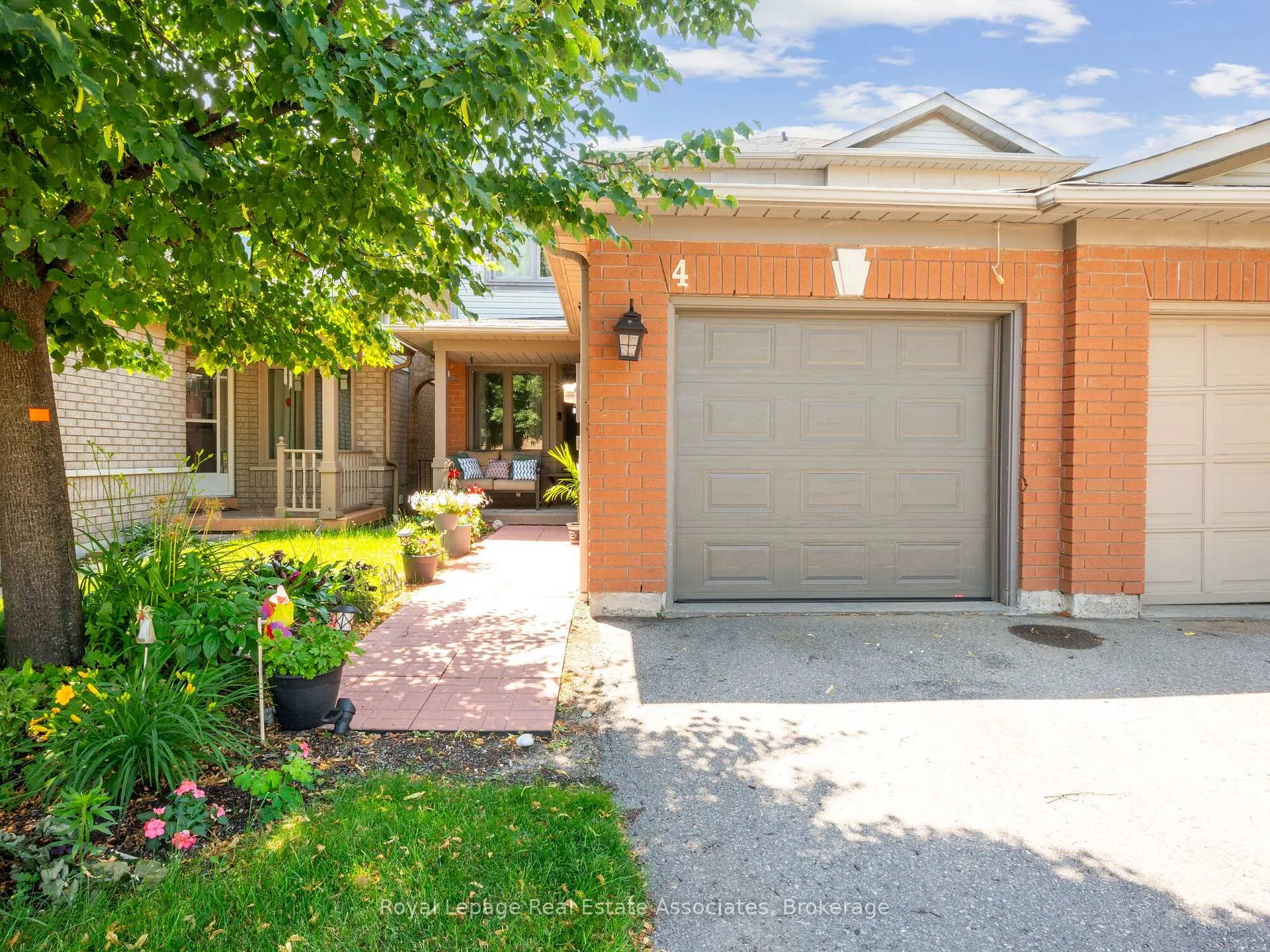 Photo 2 of 4 Greengrove Way, Whitby, Rolling Acres — HOMEH