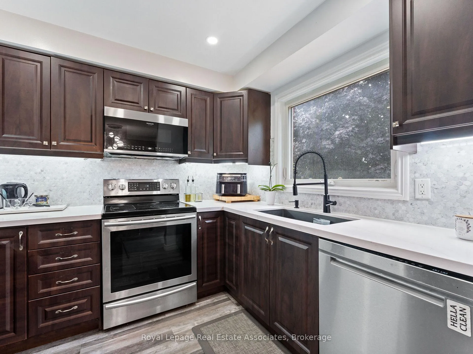 Photo 12 of 4 Greengrove Way, Whitby, Rolling Acres — HOMEH