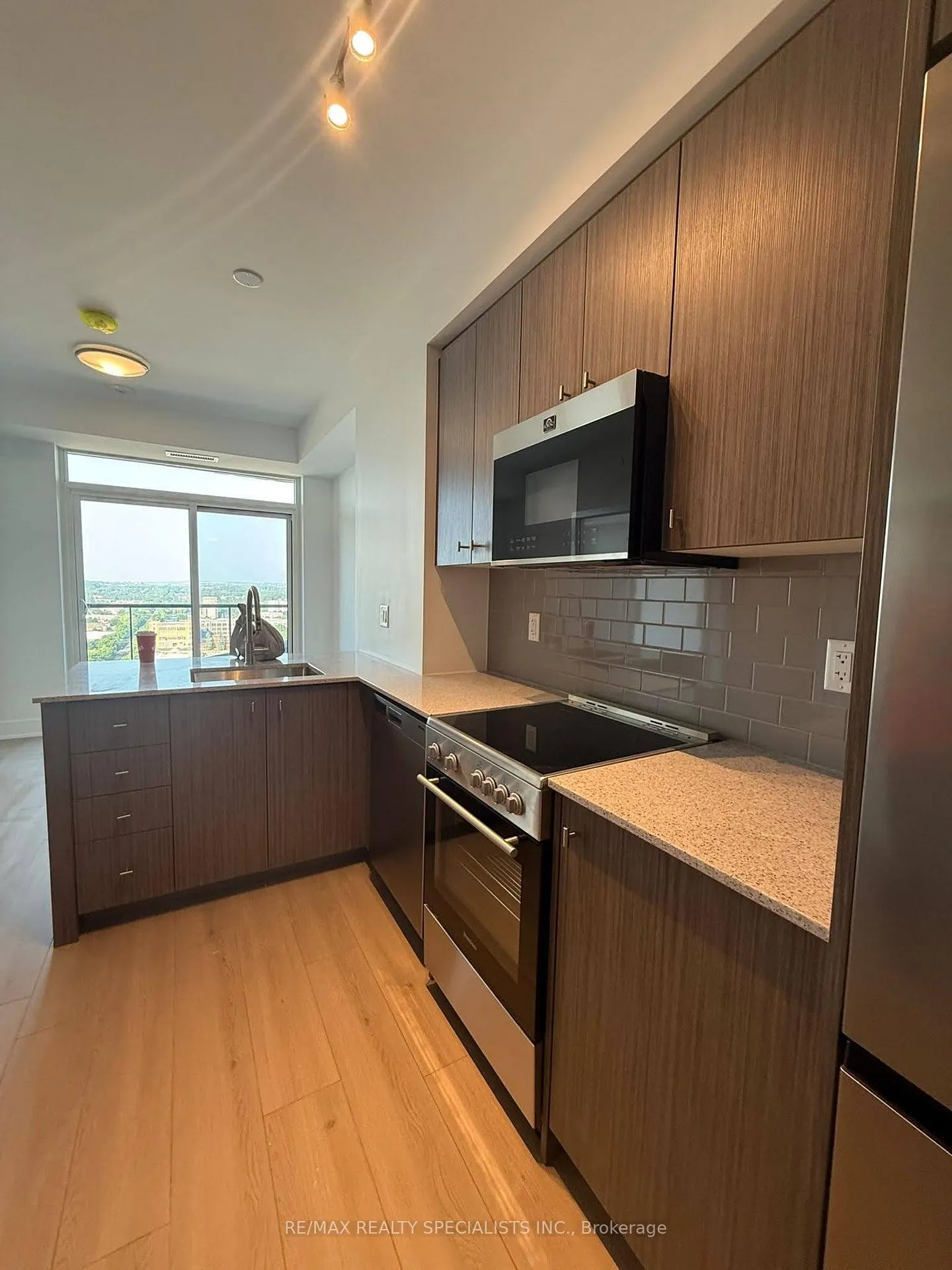 Photo 2 of Unit 2104, 25 Wellington Street S, Kitchener — HOMEH