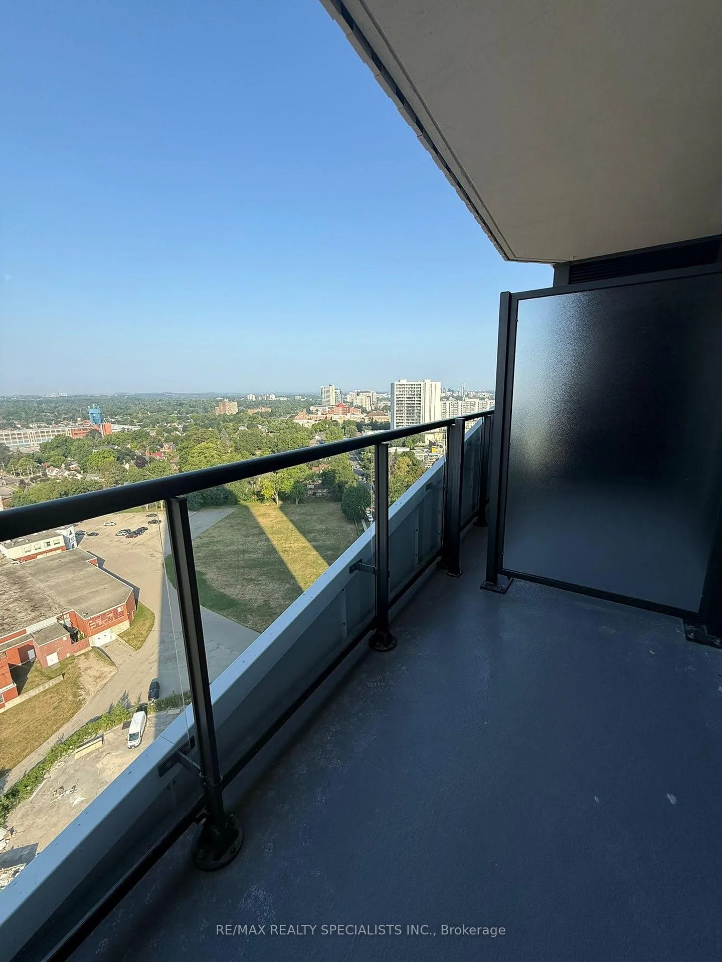 Photo 6 of Unit 2104, 25 Wellington Street S, Kitchener — HOMEH