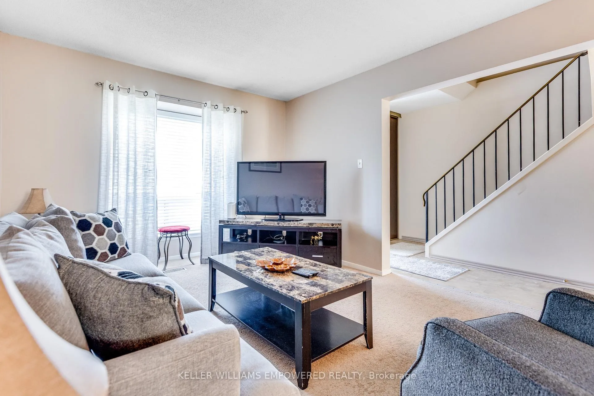 Photo 4 of 57 Mcmullen Crescent, Brampton, Central Park — HOMEH
