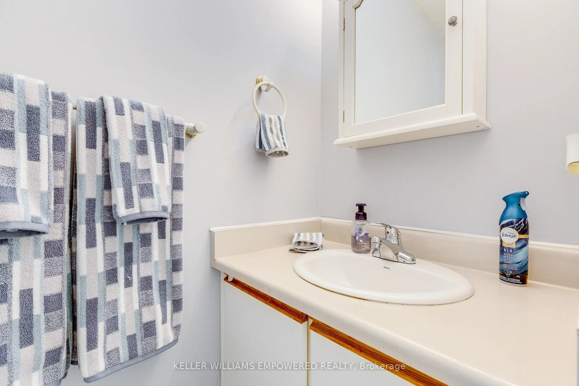 Photo 10 of 57 Mcmullen Crescent, Brampton, Central Park — HOMEH