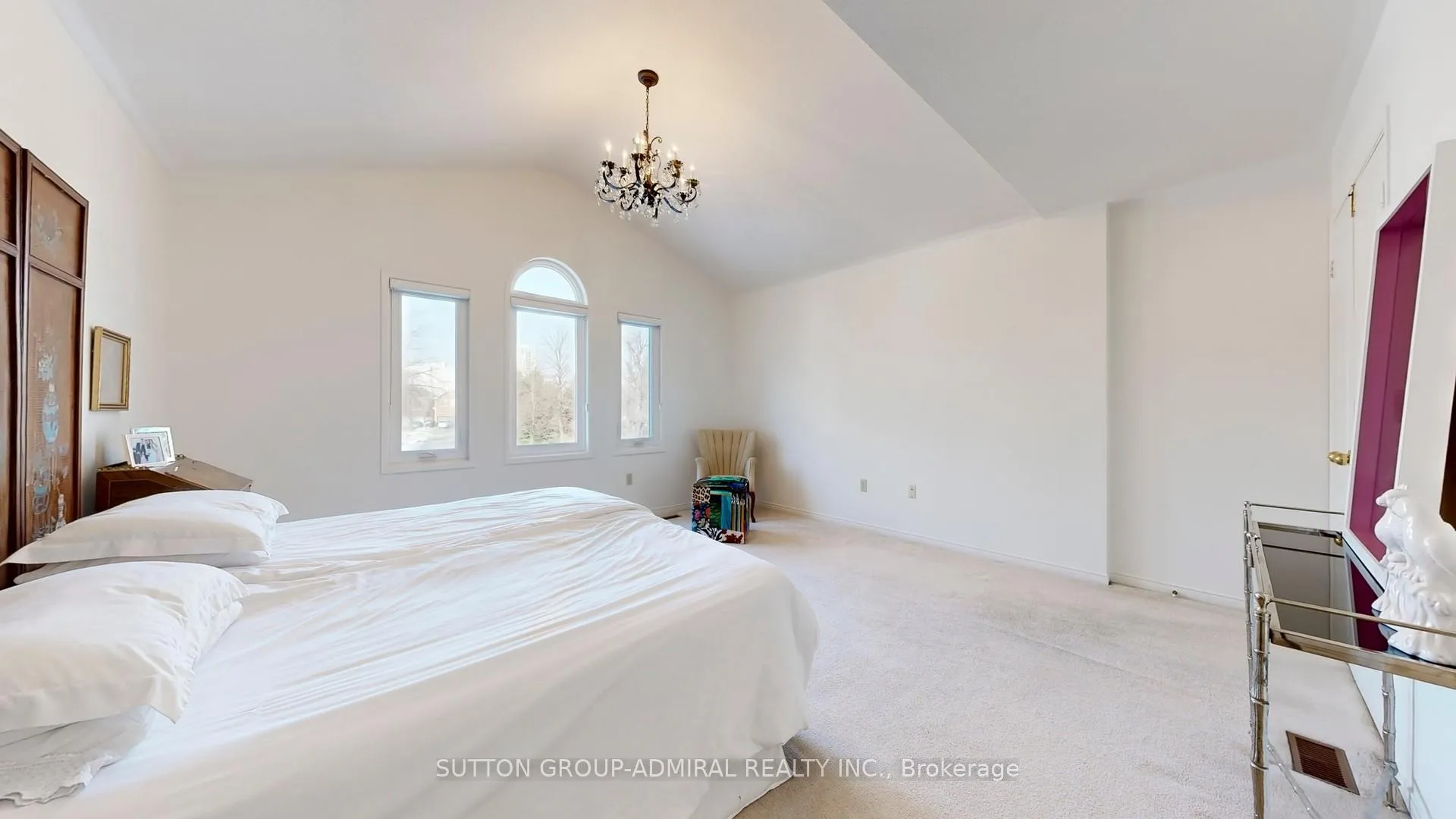 Photo 15 of 215 Westhampton Drive, Vaughan, Brownridge — HOMEH