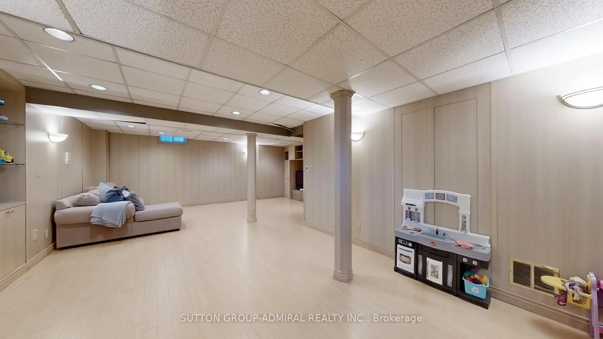 Photo 20 of 215 Westhampton Drive, Vaughan, Brownridge — HOMEH