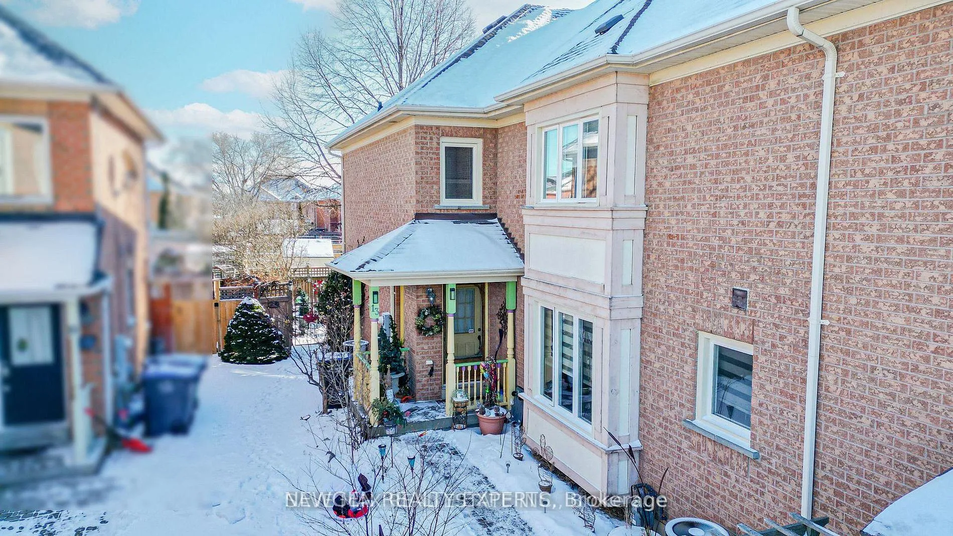 Photo 3 of 13 Pressed Brick Drive, Brampton, Brampton North — HOMEH