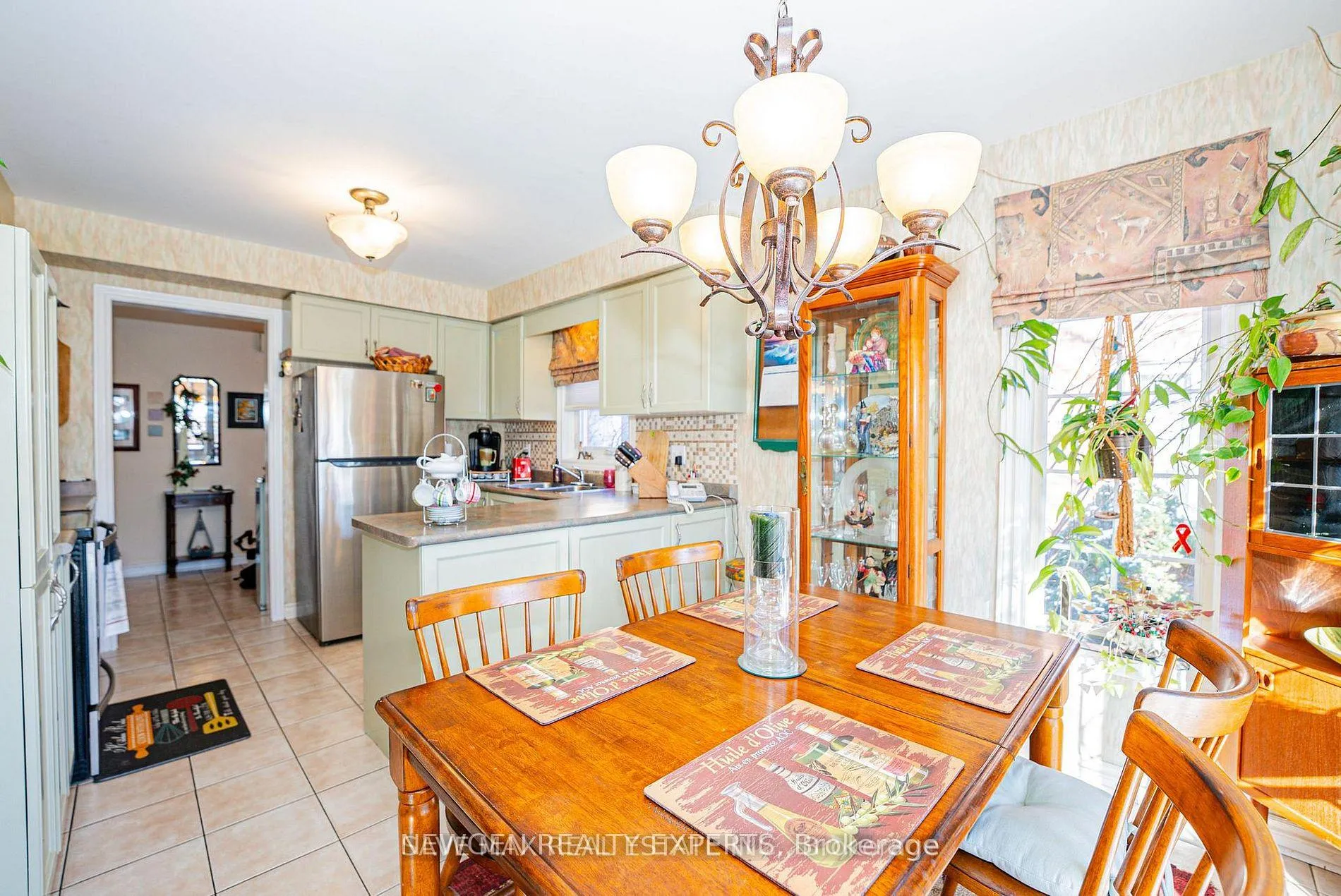 Photo 12 of 13 Pressed Brick Drive, Brampton, Brampton North — HOMEH