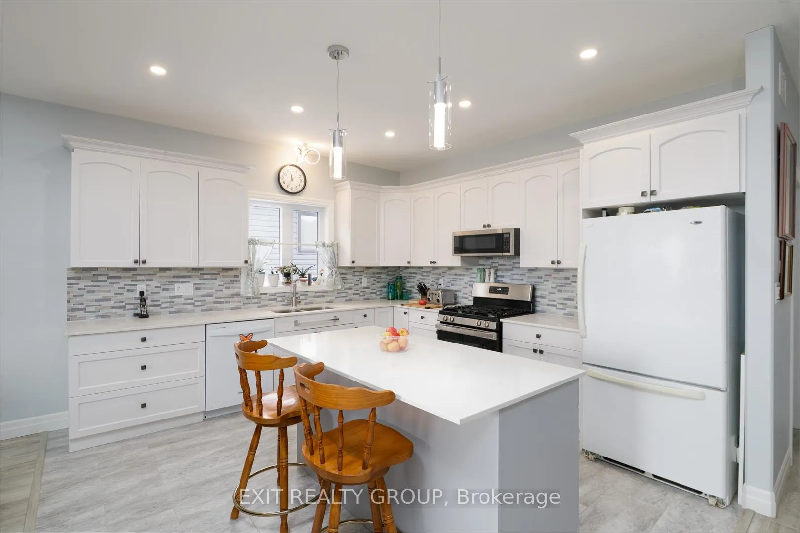 Photo 8 of 16 Matheos Crescent, Quinte West, Murray Ward — HOMEH