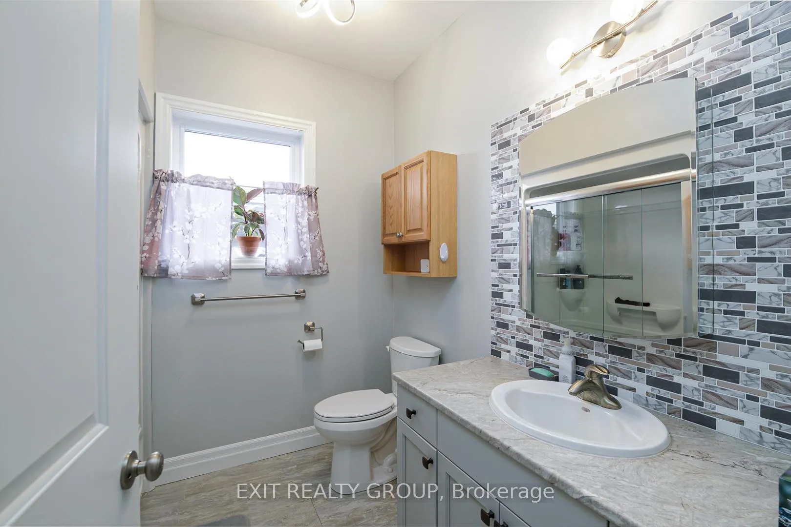 Photo 17 of 16 Matheos Crescent, Quinte West, Murray Ward — HOMEH