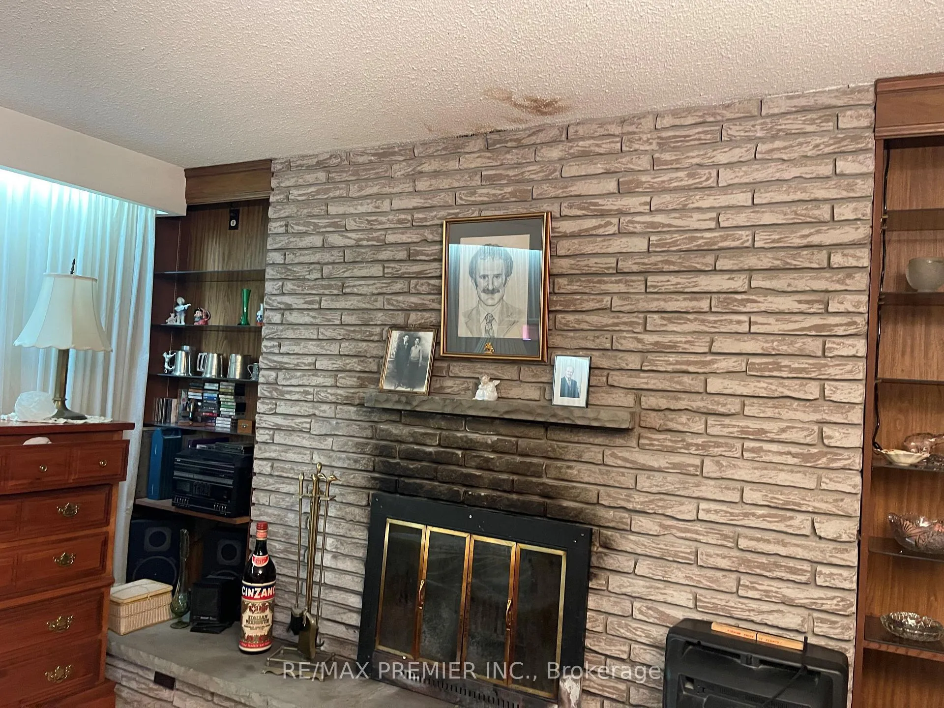 Photo 2 of 33 Forest Road, Ajax, South East — HOMEH