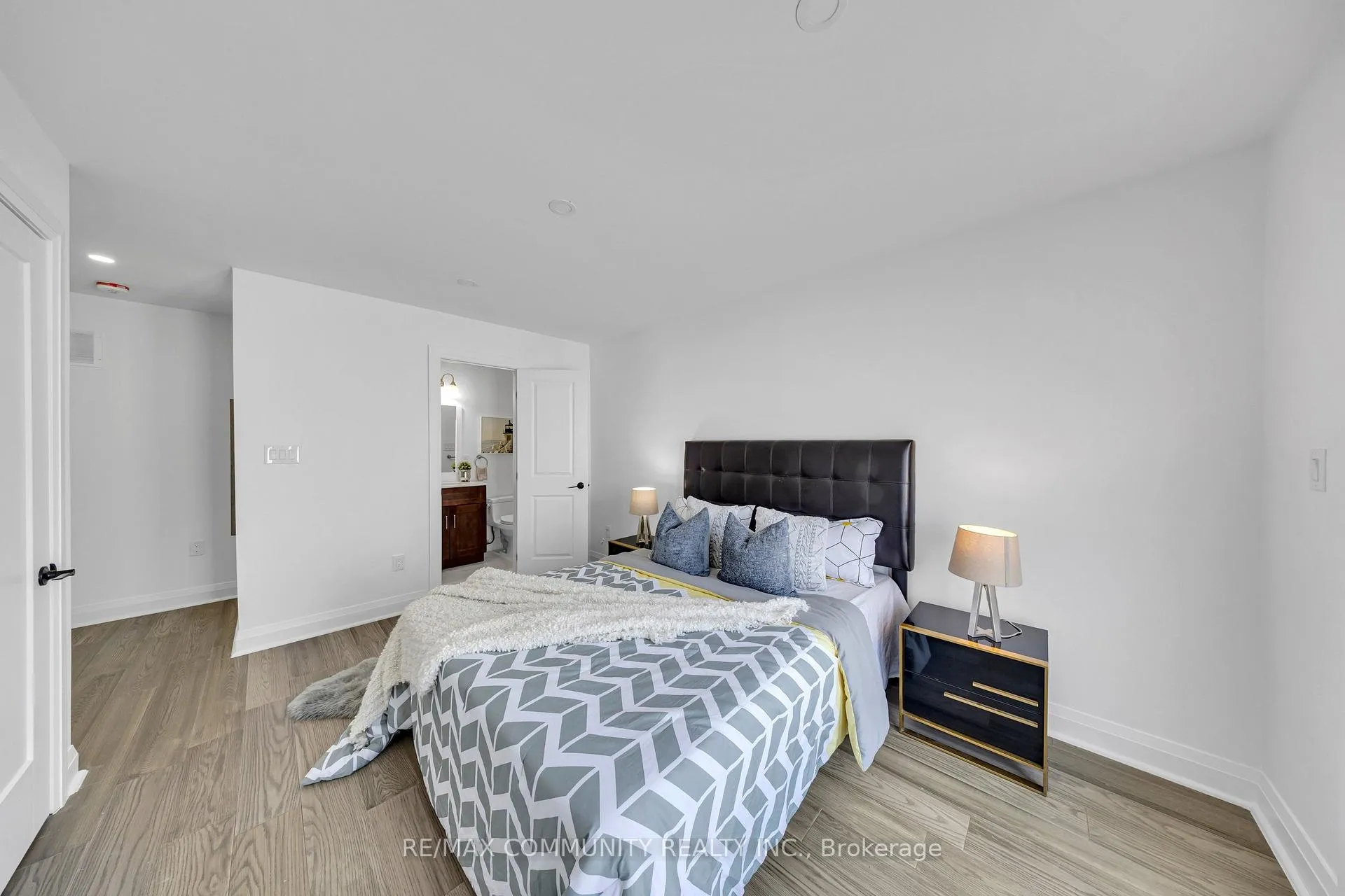 Photo 26 of 645 Fraser Avenue, Oshawa, McLaughlin — HOMEH
