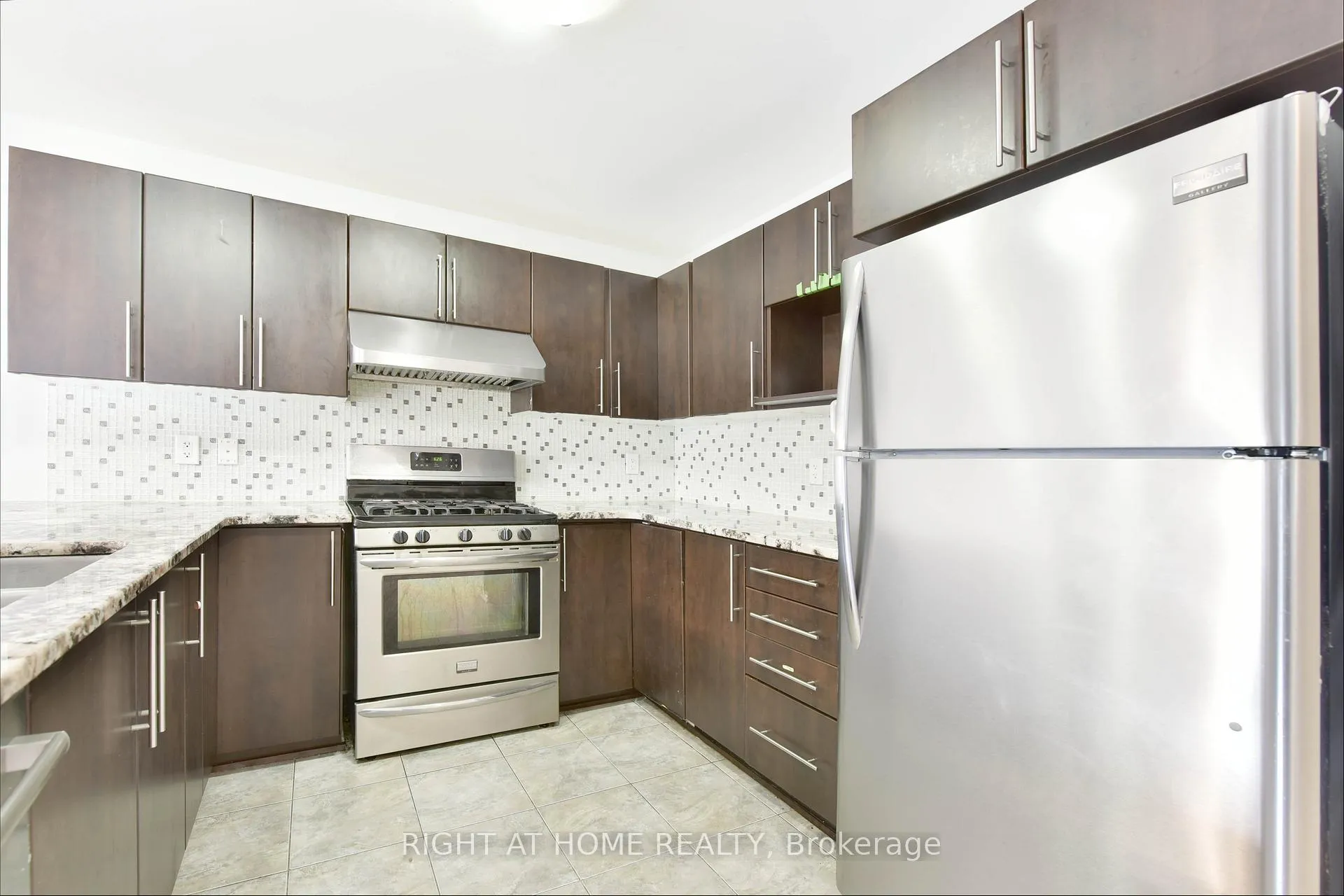 Photo 8 of 322 Brettonwood Ridge, Ottawa, Kanata - Kanata Lakes/Heritage Hills — HOMEH