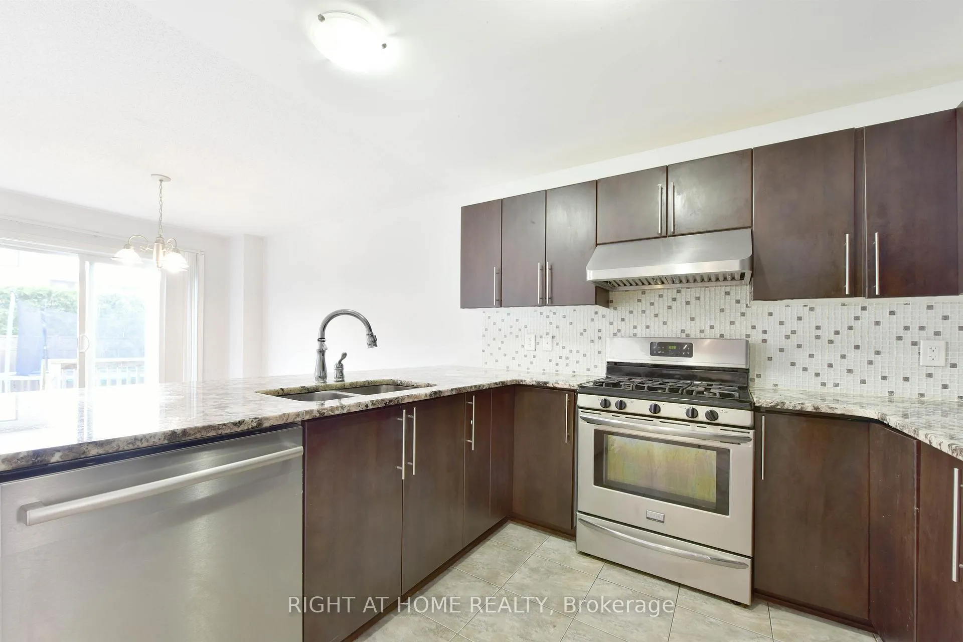 Photo 9 of 322 Brettonwood Ridge, Ottawa, Kanata - Kanata Lakes/Heritage Hills — HOMEH