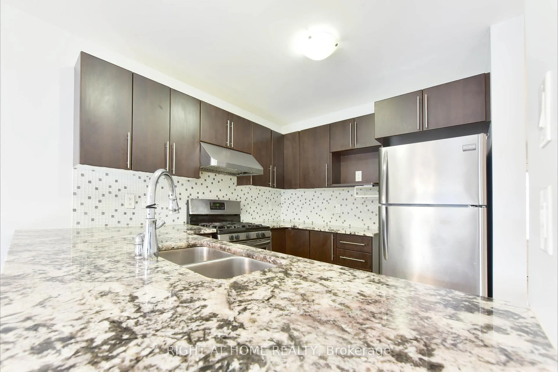 Photo 10 of 322 Brettonwood Ridge, Ottawa, Kanata - Kanata Lakes/Heritage Hills — HOMEH