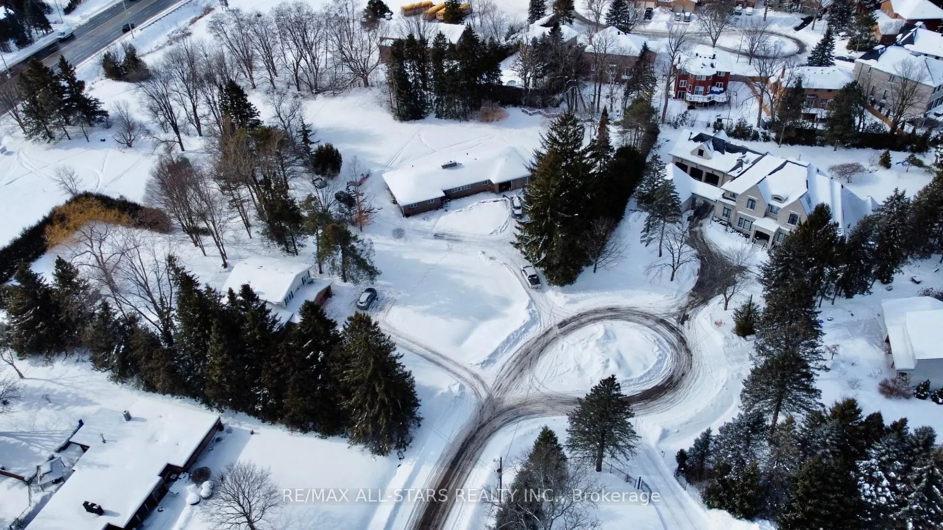 Photo 4 of 9 Kenlea Court, Aurora, Aurora Heights — HOMEH