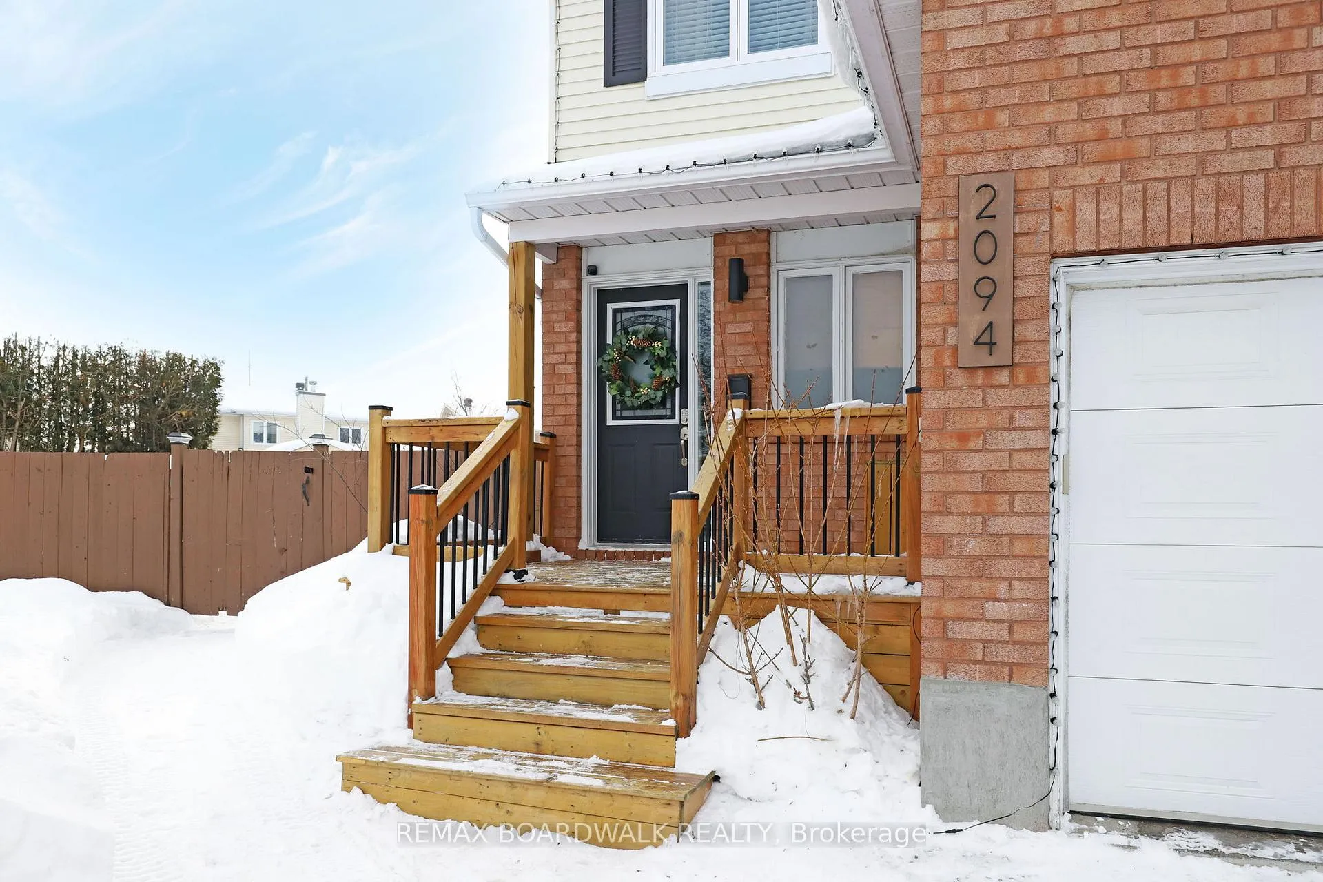 Photo 3 of 2094 Sunland Drive, Ottawa, Fallingbrook/Gardenway South — HOMEH
