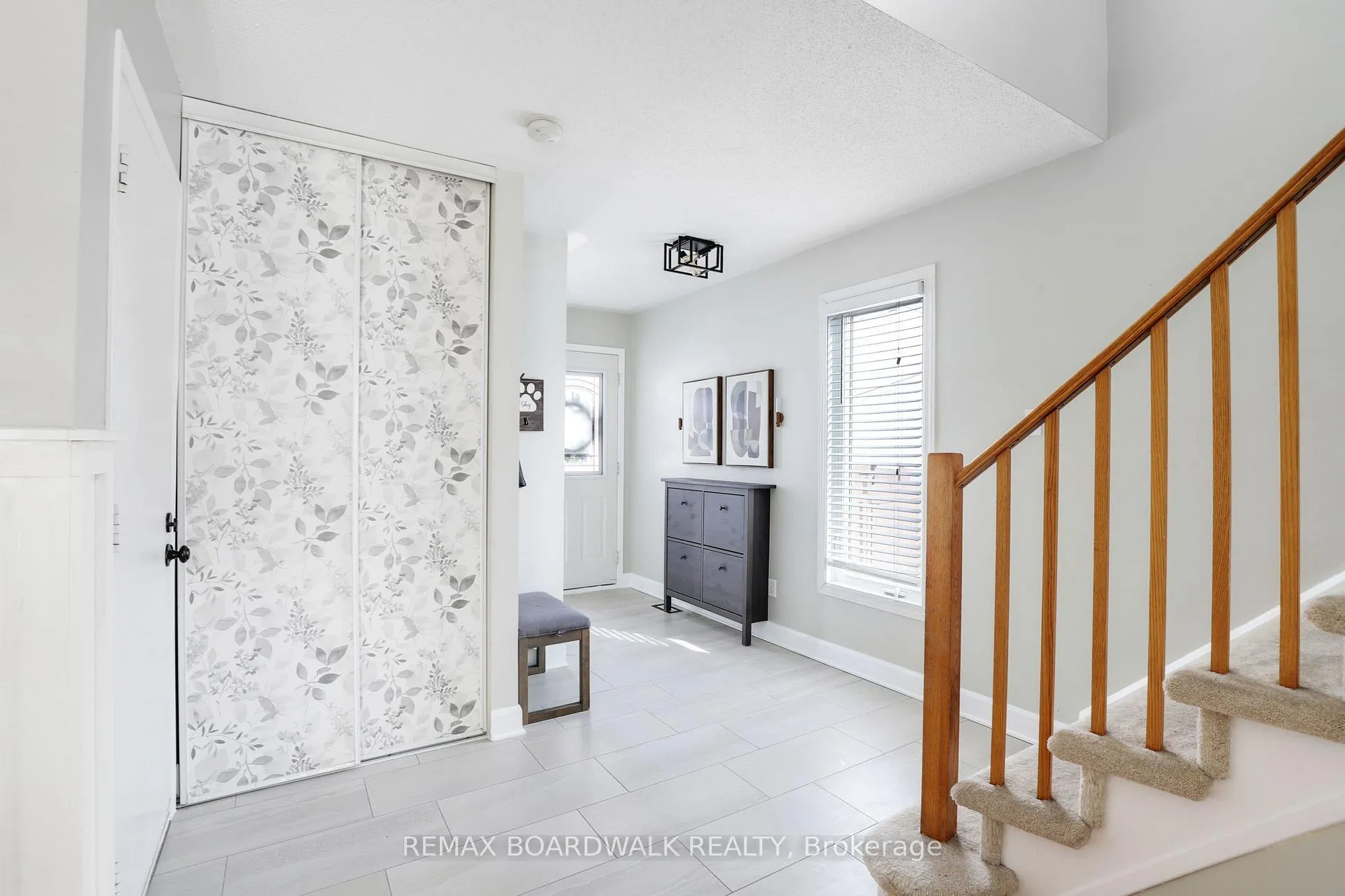 Photo 5 of 2094 Sunland Drive, Ottawa, Fallingbrook/Gardenway South — HOMEH
