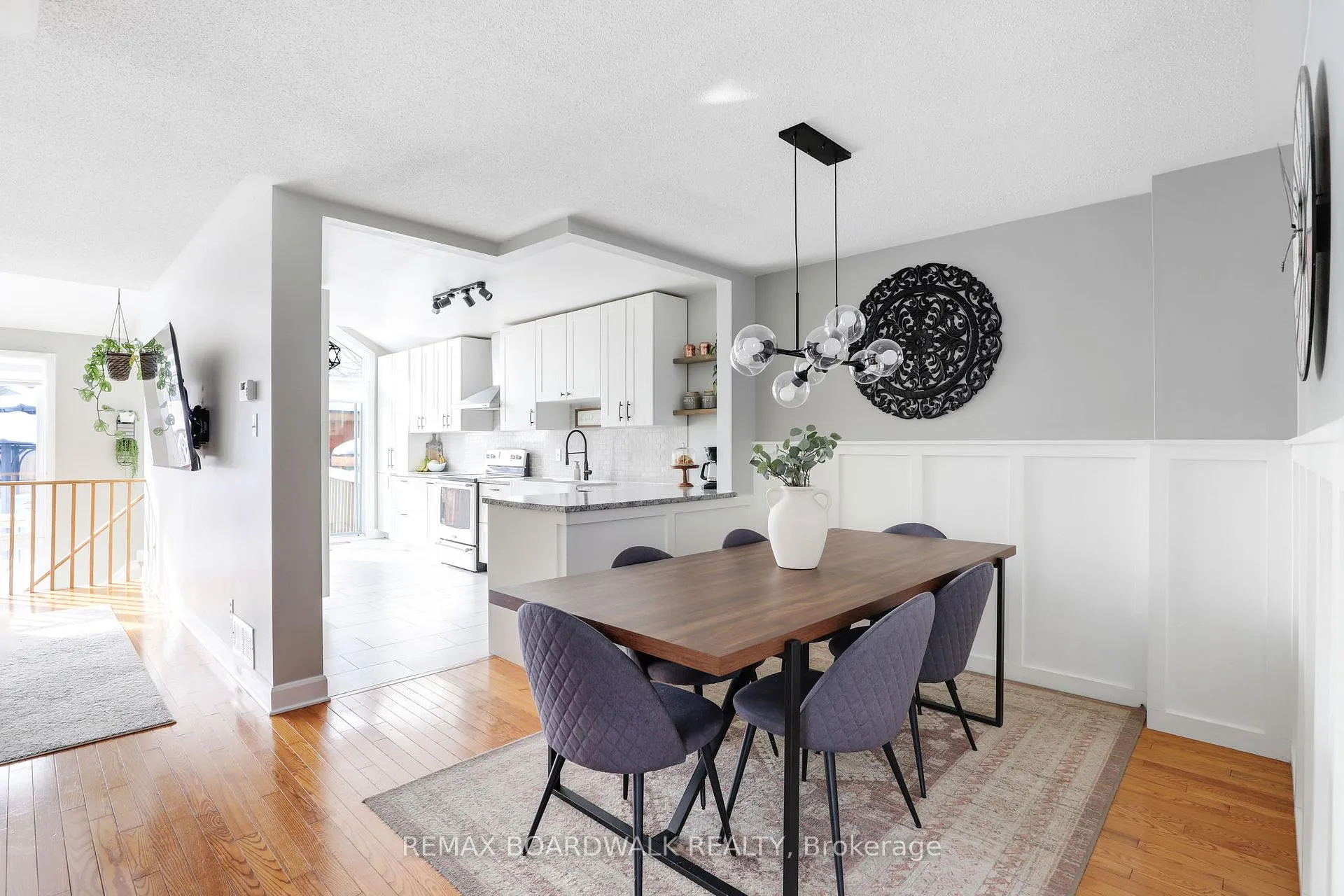 Photo 7 of 2094 Sunland Drive, Ottawa, Fallingbrook/Gardenway South — HOMEH