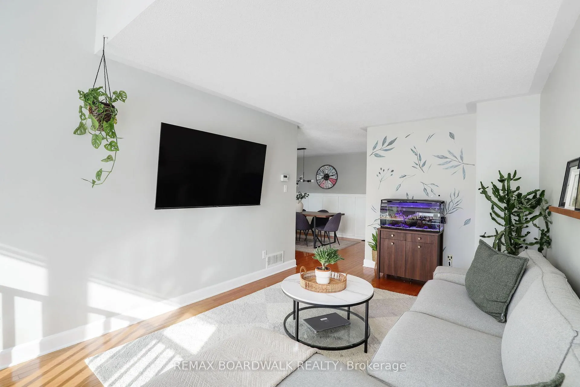 Photo 10 of 2094 Sunland Drive, Ottawa, Fallingbrook/Gardenway South — HOMEH