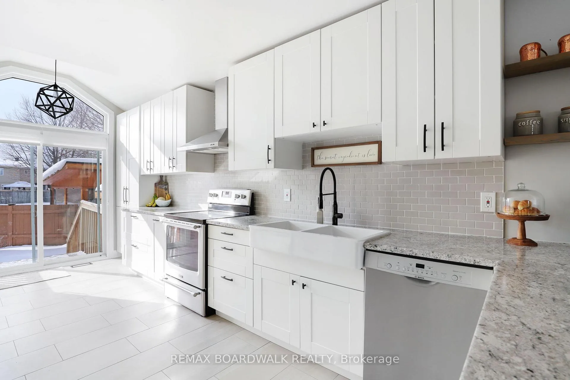 Photo 12 of 2094 Sunland Drive, Ottawa, Fallingbrook/Gardenway South — HOMEH