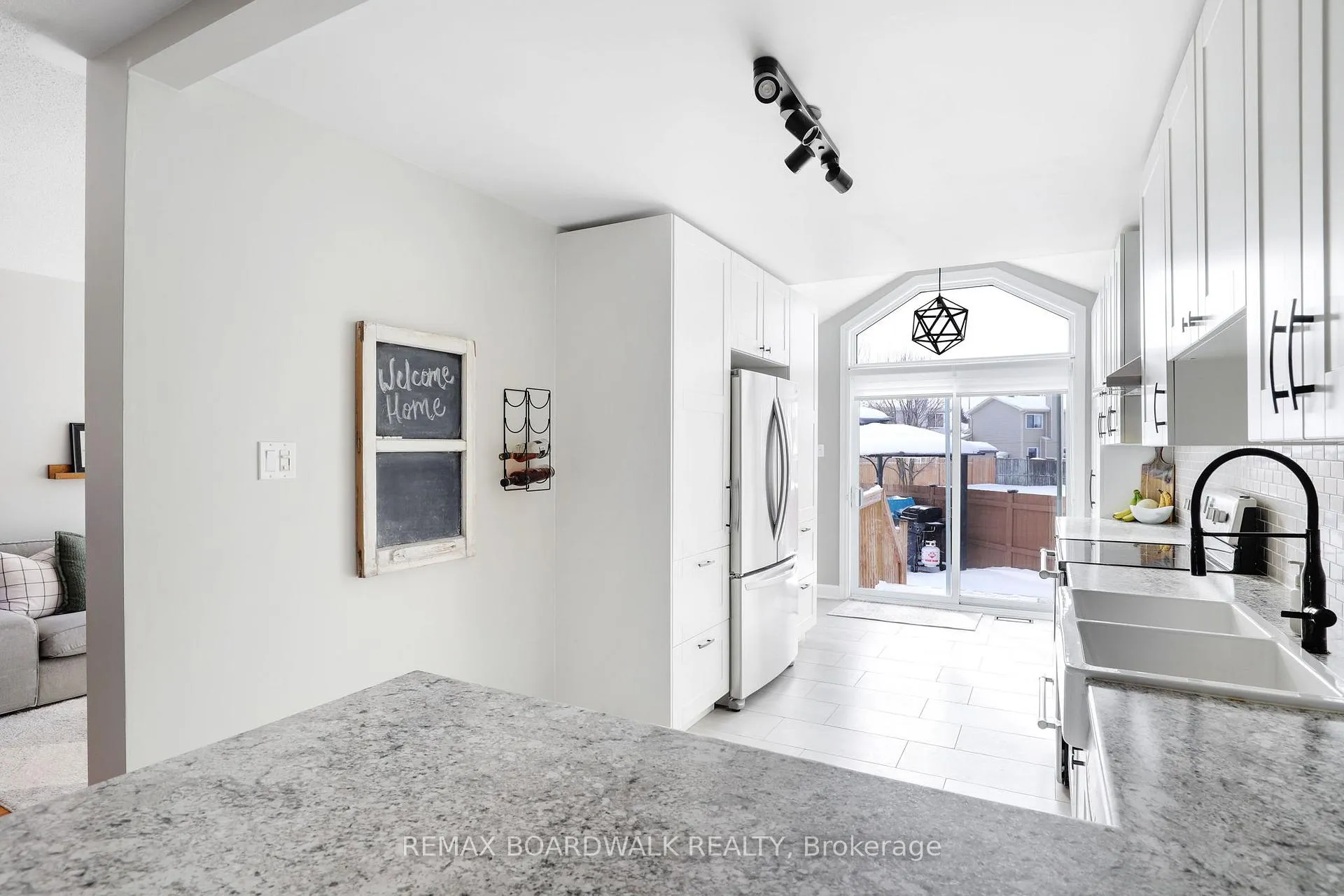 Photo 13 of 2094 Sunland Drive, Ottawa, Fallingbrook/Gardenway South — HOMEH