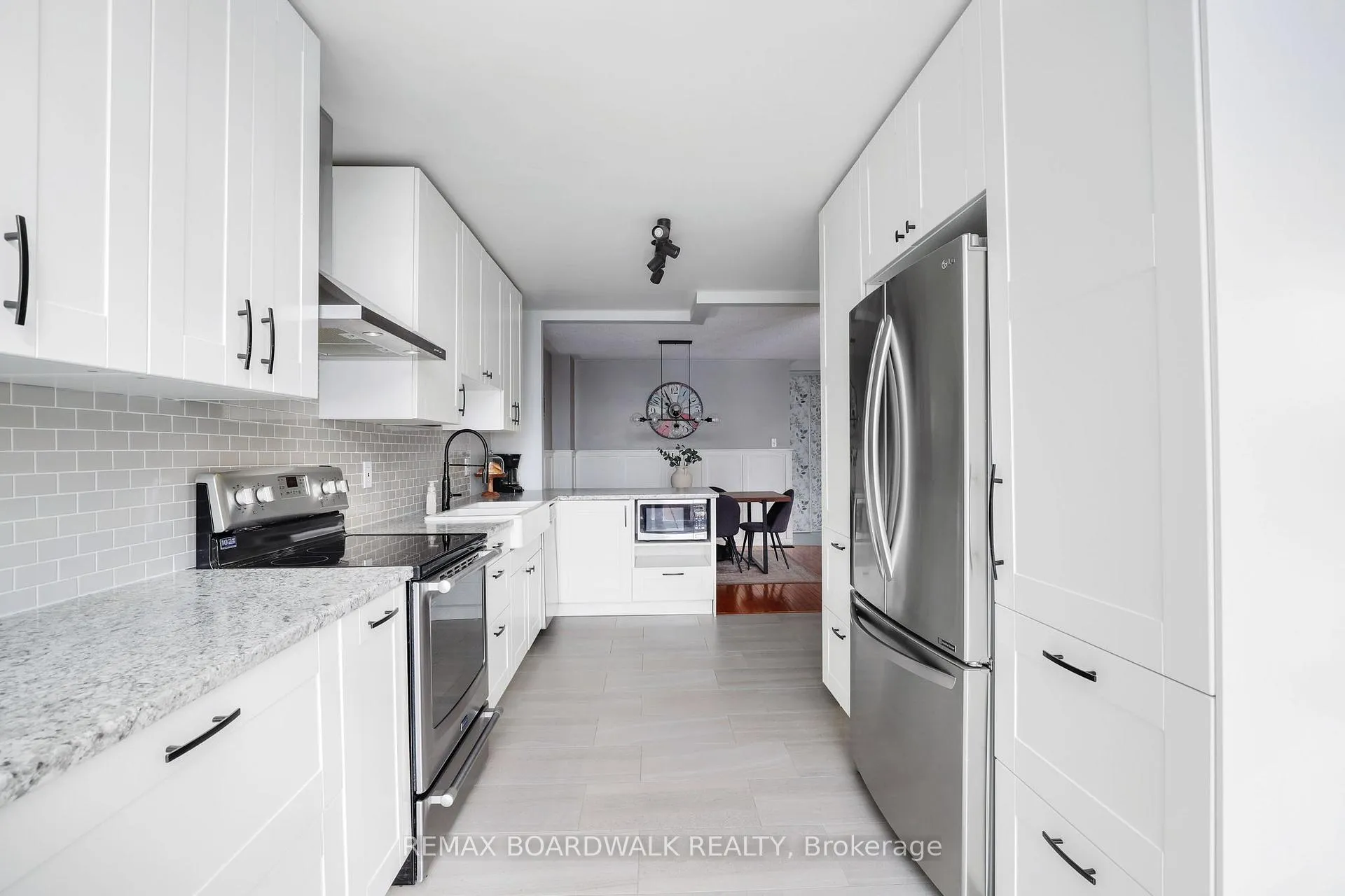 Photo 16 of 2094 Sunland Drive, Ottawa, Fallingbrook/Gardenway South — HOMEH