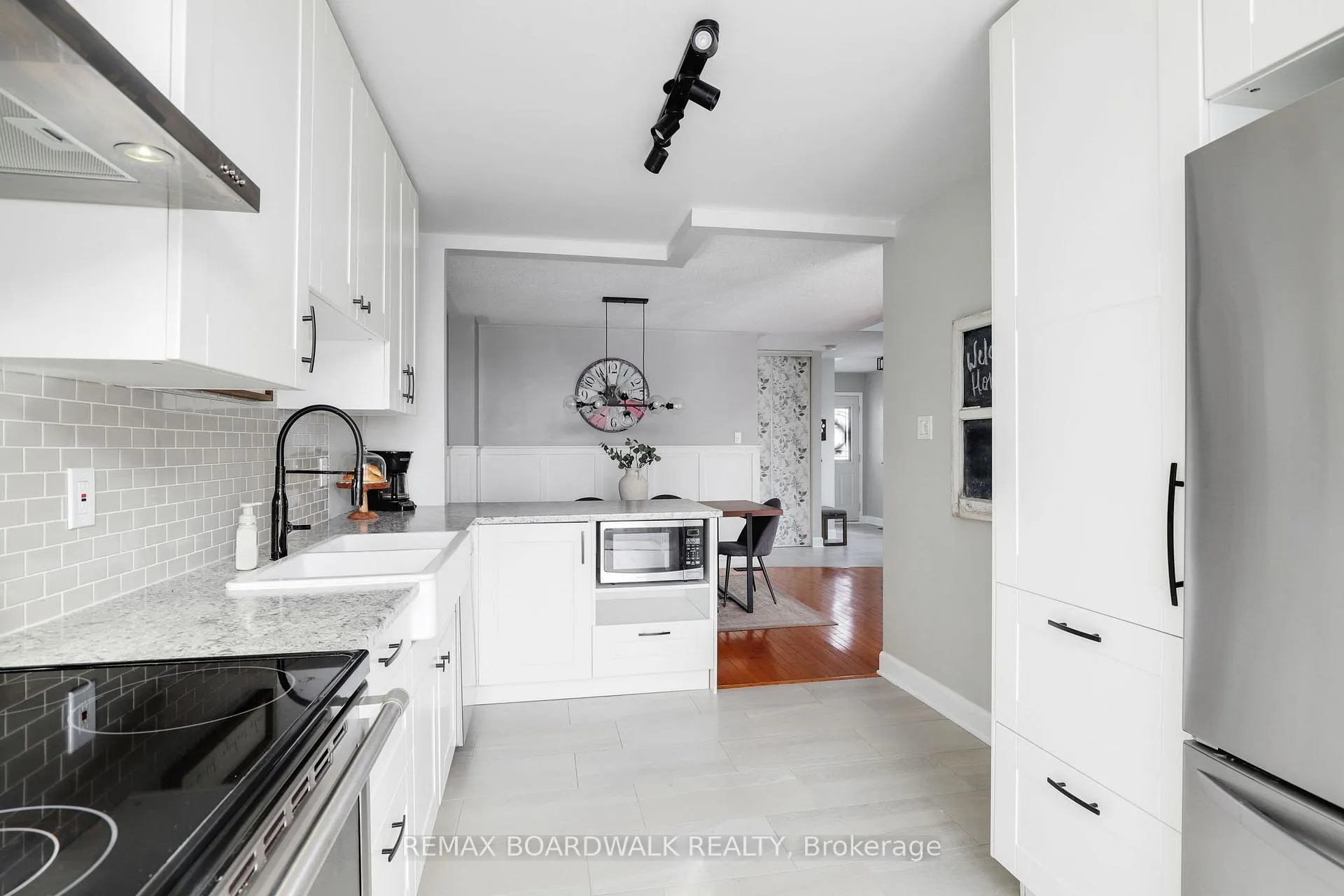 Photo 17 of 2094 Sunland Drive, Ottawa, Fallingbrook/Gardenway South — HOMEH