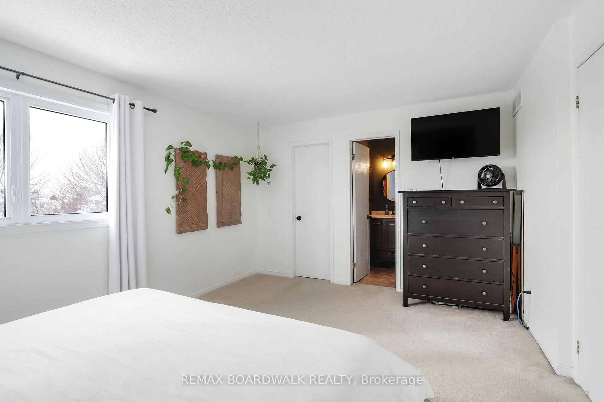 Photo 21 of 2094 Sunland Drive, Ottawa, Fallingbrook/Gardenway South — HOMEH