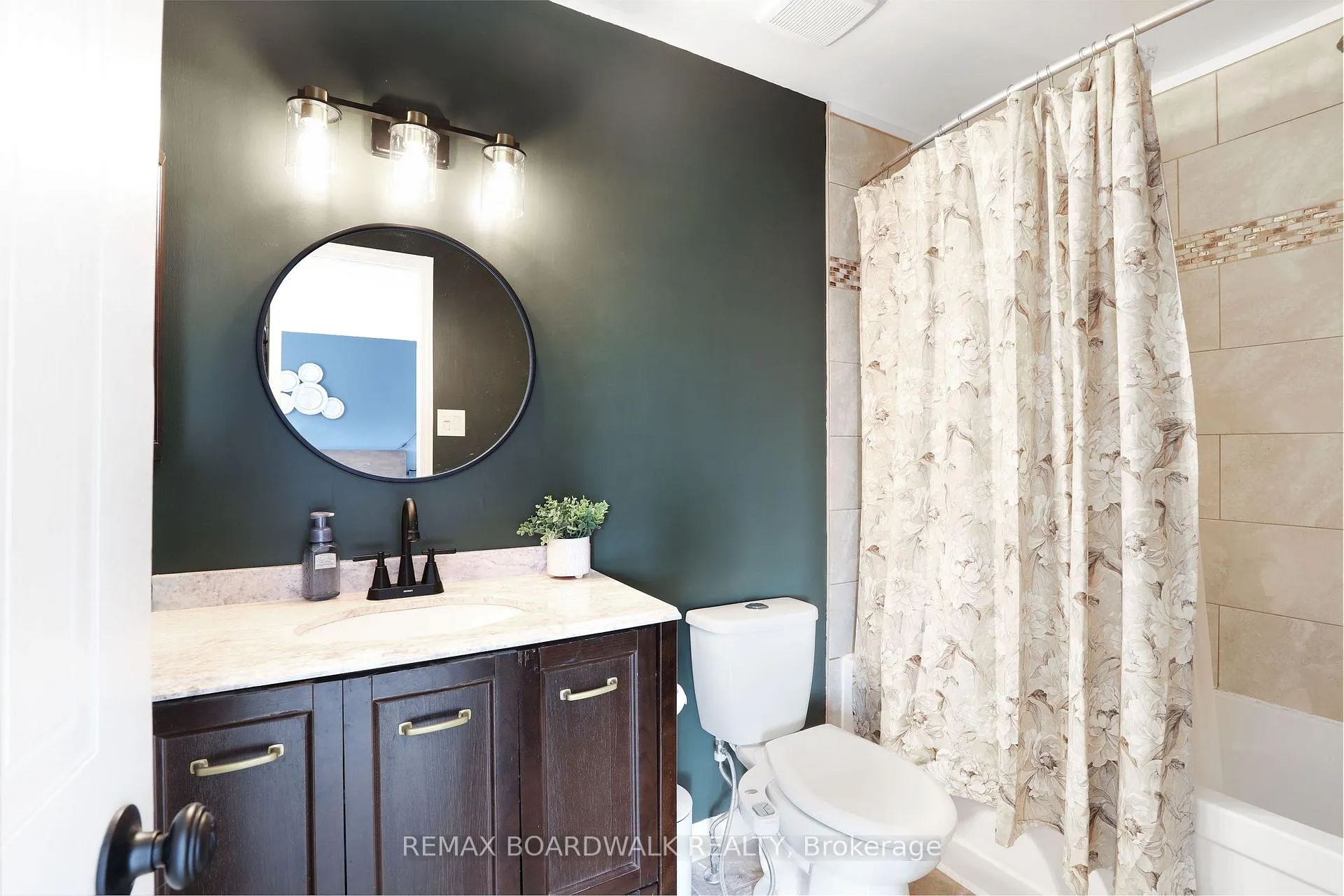 Photo 23 of 2094 Sunland Drive, Ottawa, Fallingbrook/Gardenway South — HOMEH