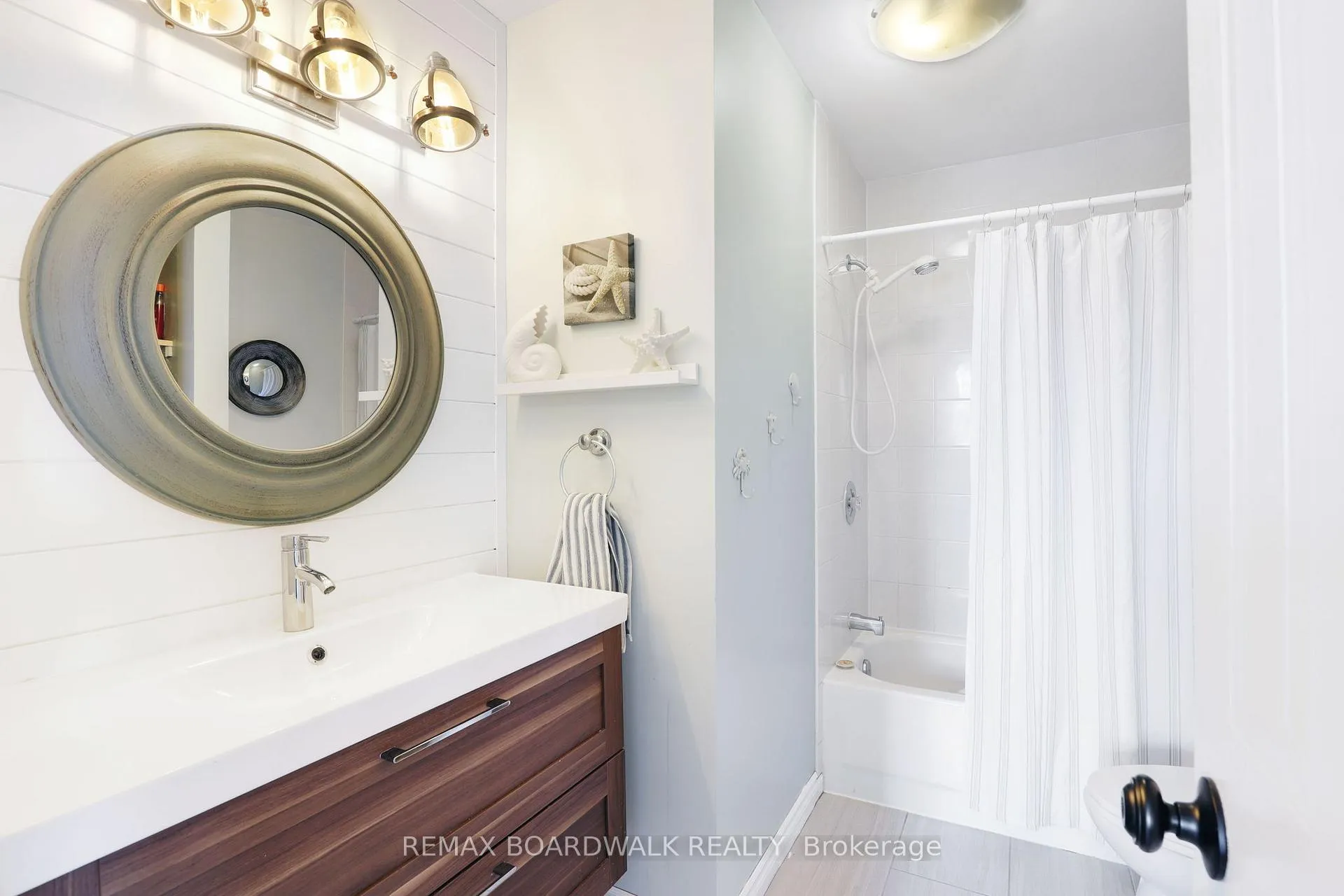 Photo 28 of 2094 Sunland Drive, Ottawa, Fallingbrook/Gardenway South — HOMEH