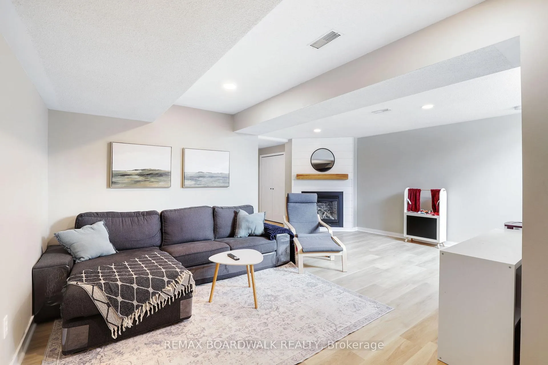Photo 29 of 2094 Sunland Drive, Ottawa, Fallingbrook/Gardenway South — HOMEH