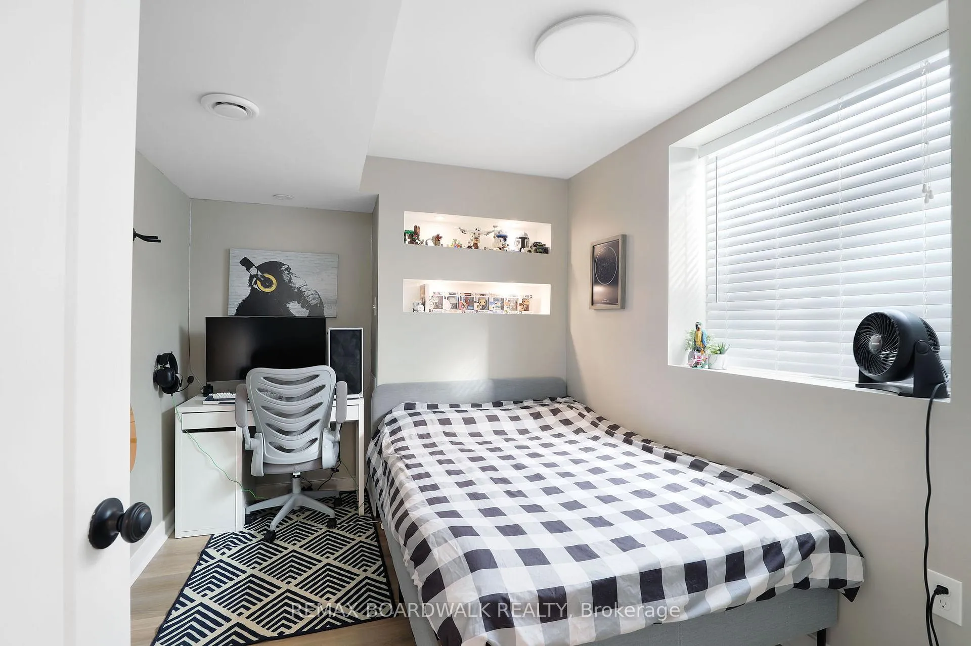 Photo 32 of 2094 Sunland Drive, Ottawa, Fallingbrook/Gardenway South — HOMEH