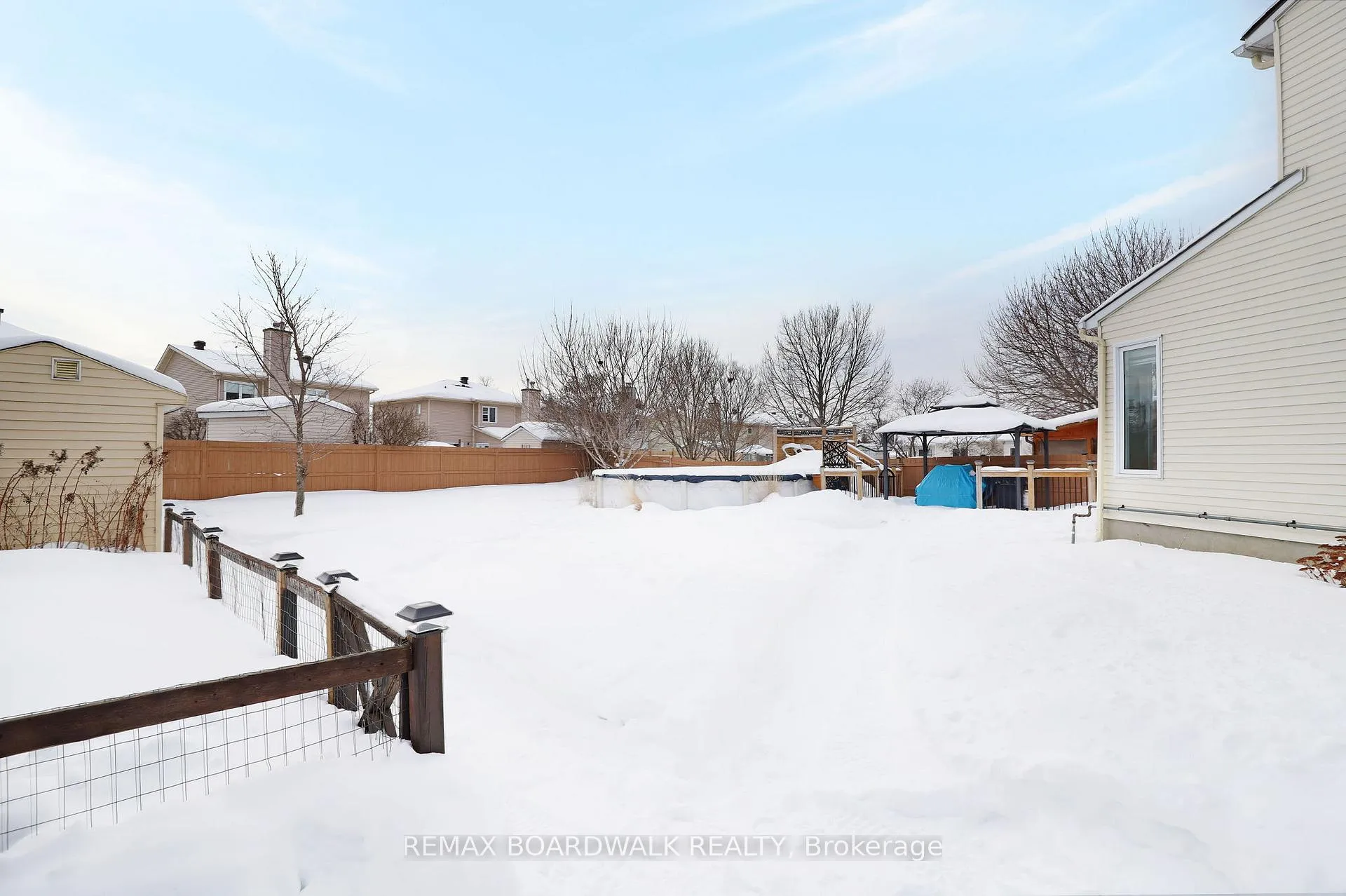 Photo 35 of 2094 Sunland Drive, Ottawa, Fallingbrook/Gardenway South — HOMEH