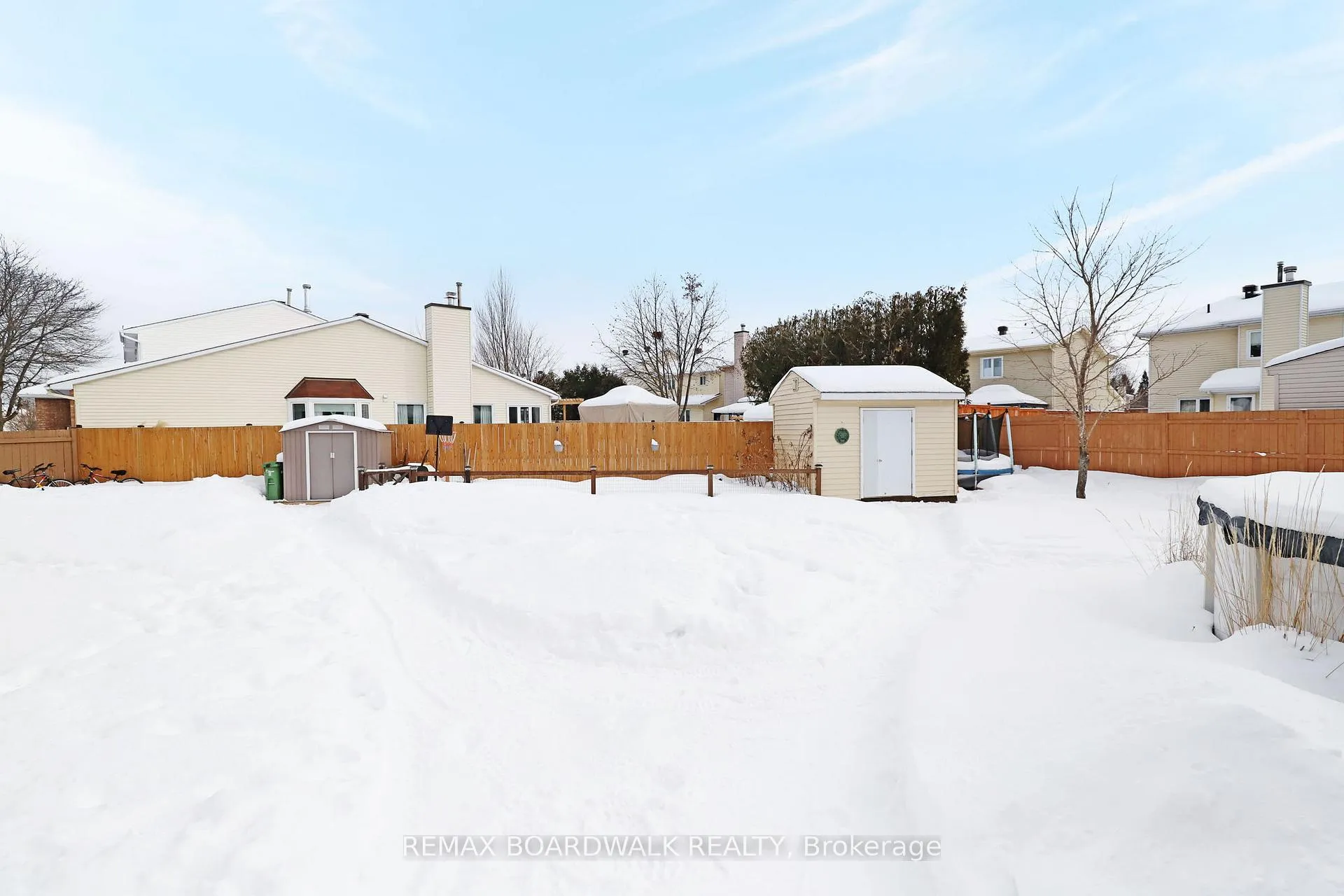 Photo 36 of 2094 Sunland Drive, Ottawa, Fallingbrook/Gardenway South — HOMEH